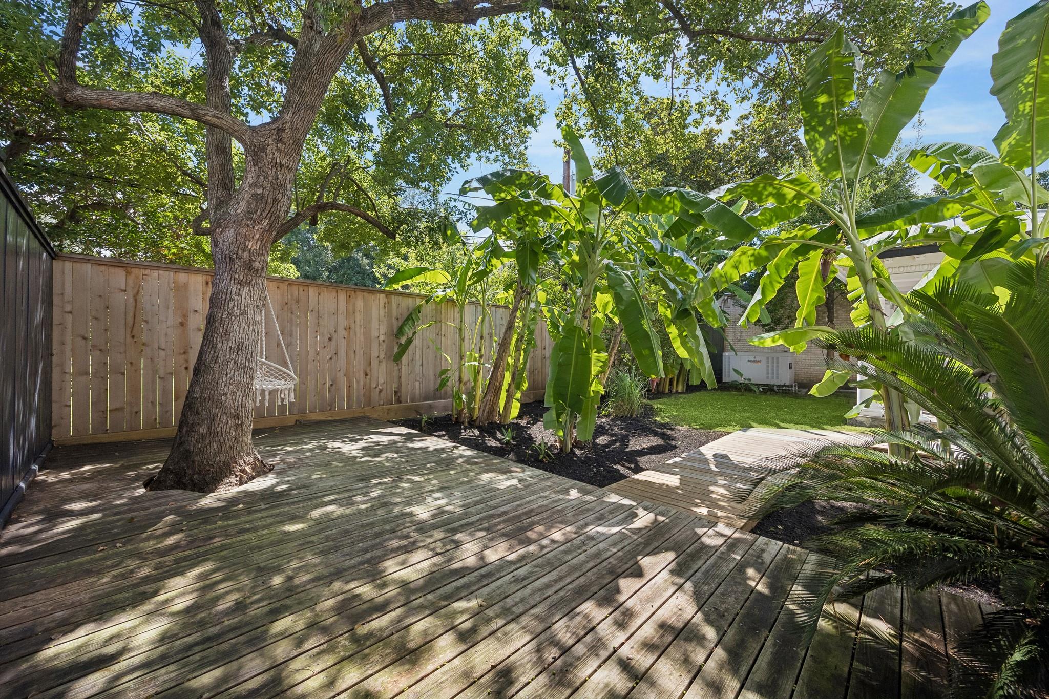 33 W Broad Oaks Drive