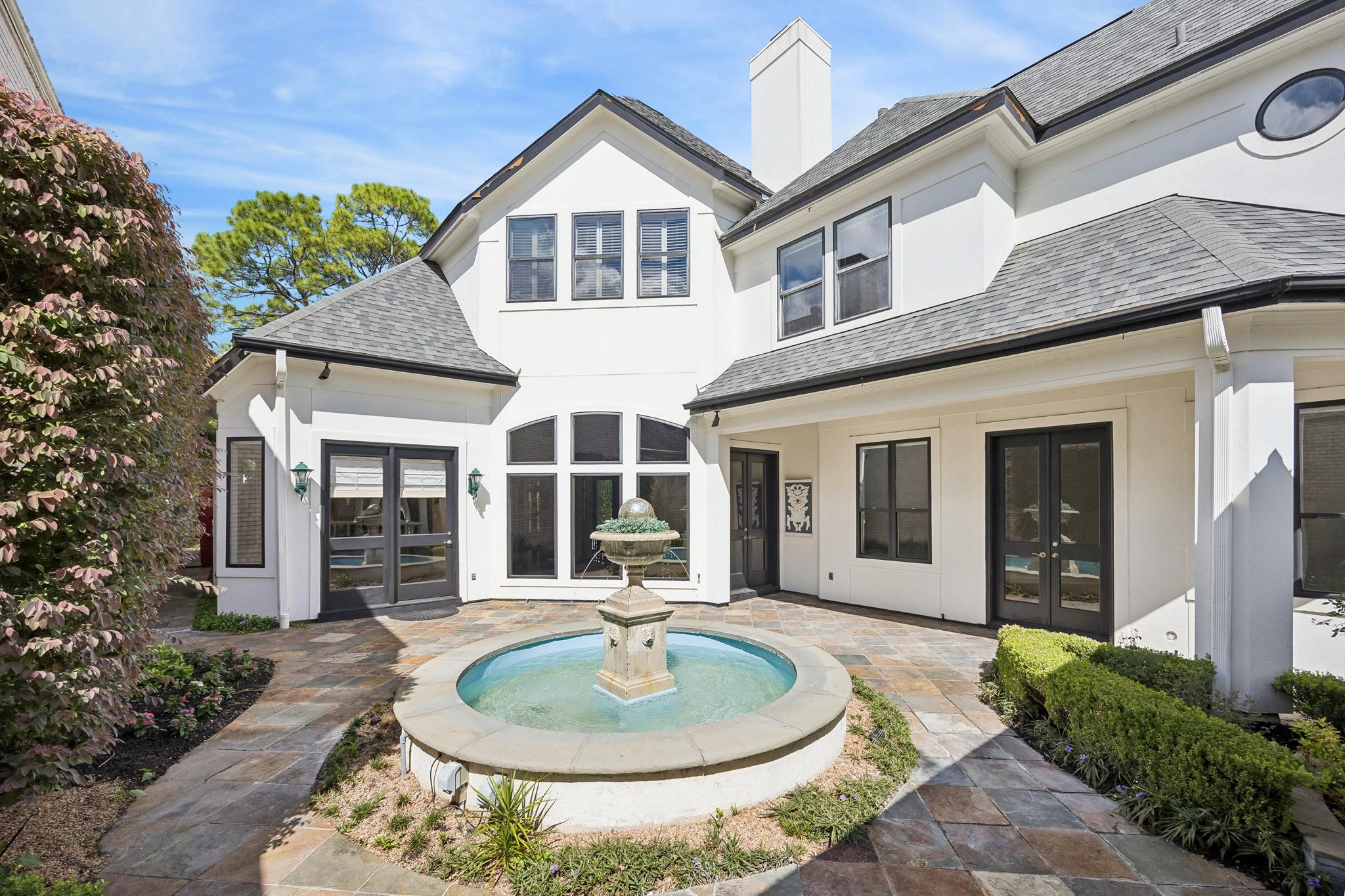 33 W Broad Oaks Drive