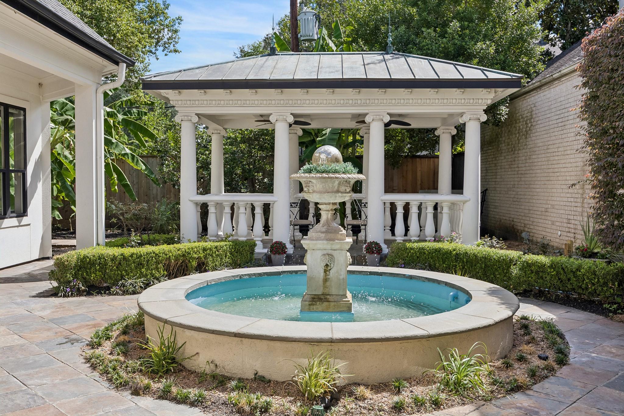 33 W Broad Oaks Drive