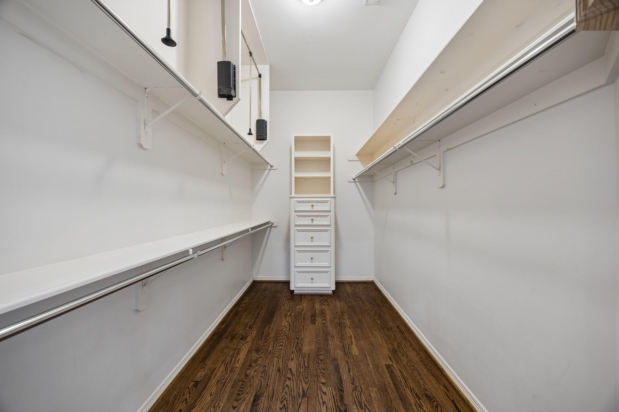 33 W Broad Oaks Drive