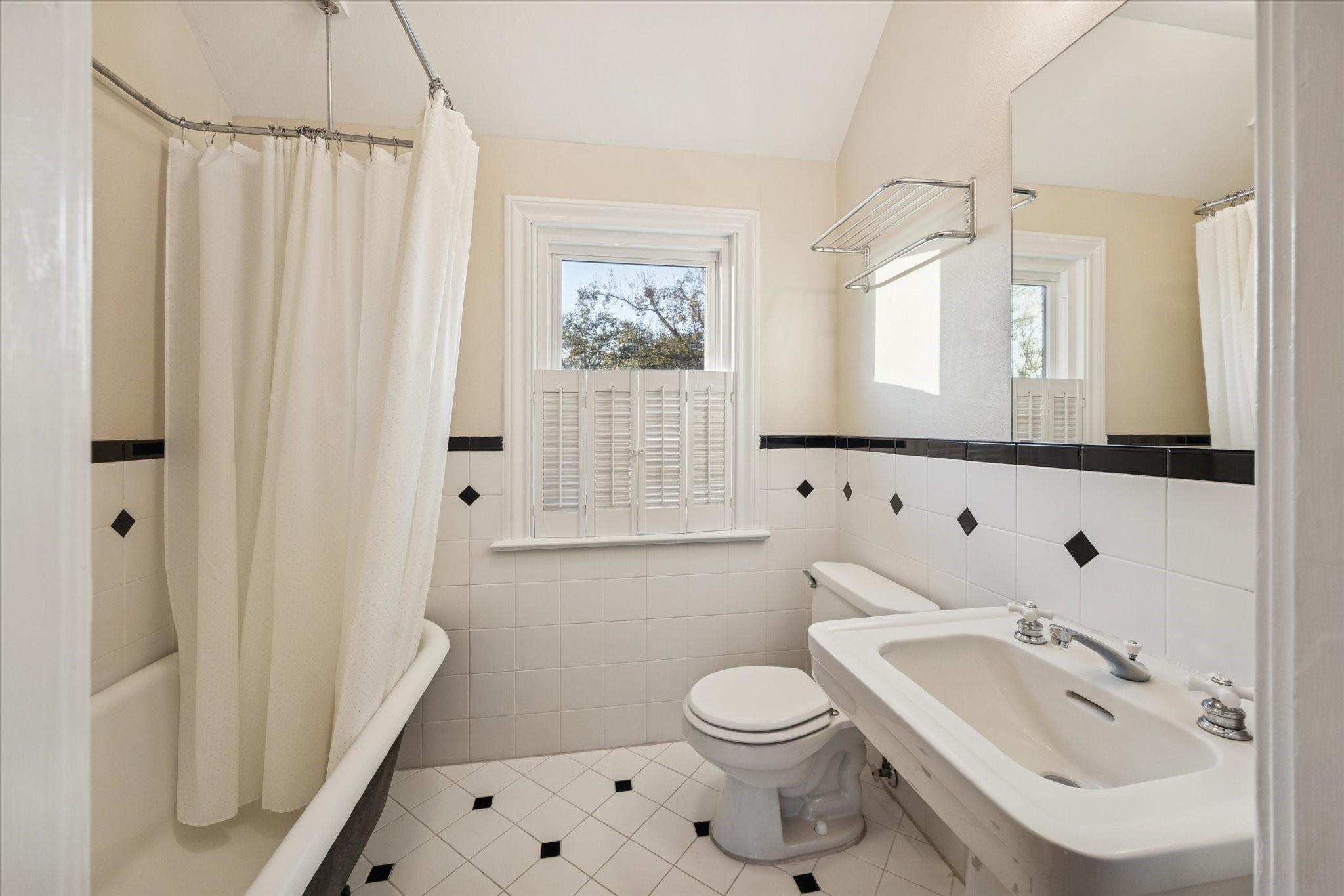 2305 Blue Bonnet Boulevard