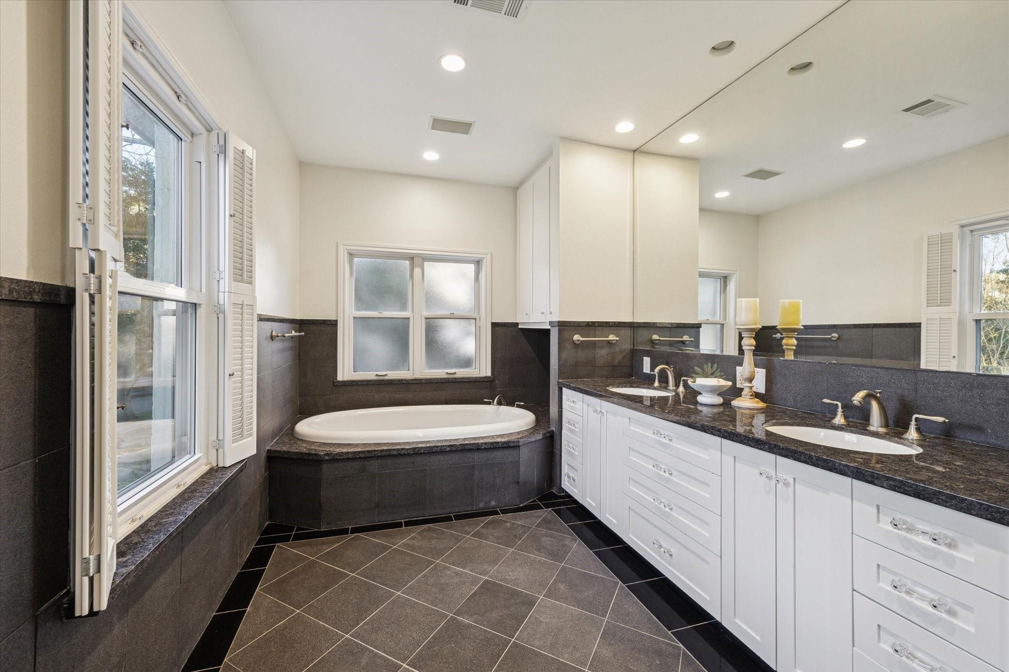 2305 Blue Bonnet Boulevard