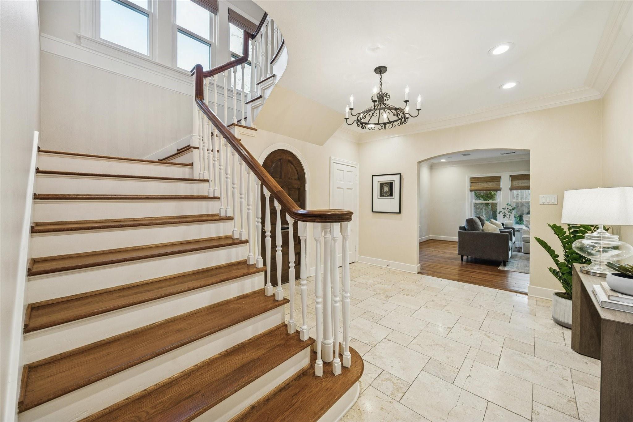 2305 Blue Bonnet Boulevard