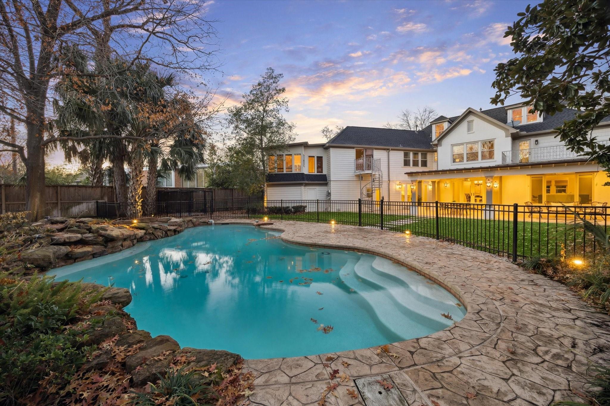 2305 Blue Bonnet Boulevard