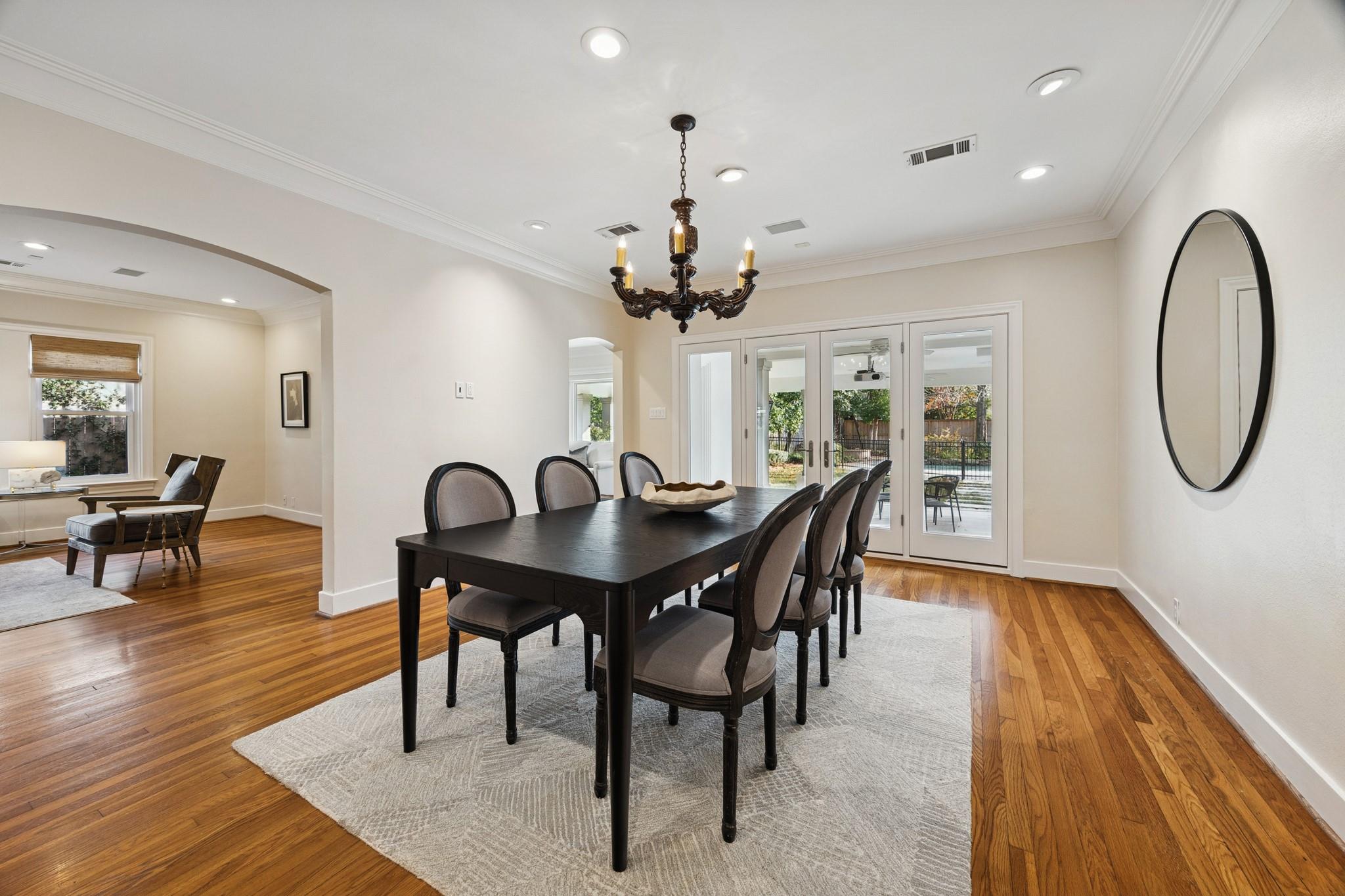 2305 Blue Bonnet Boulevard