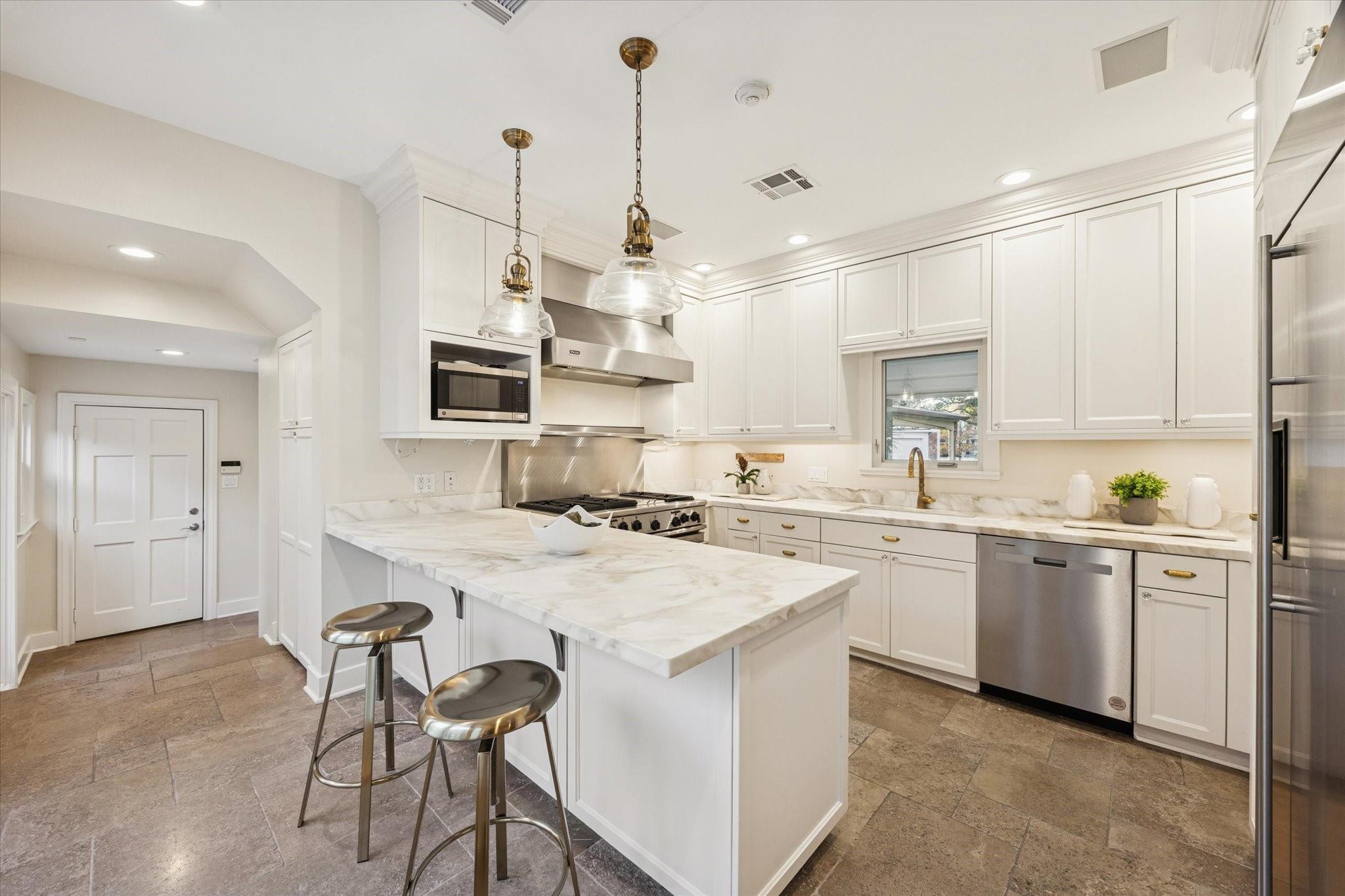 2305 Blue Bonnet Boulevard