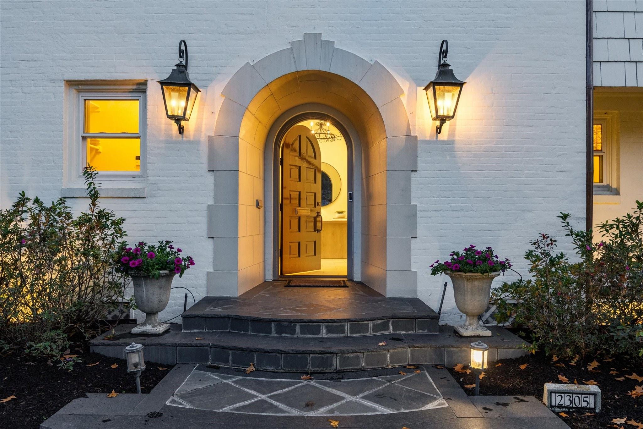 2305 Blue Bonnet Boulevard