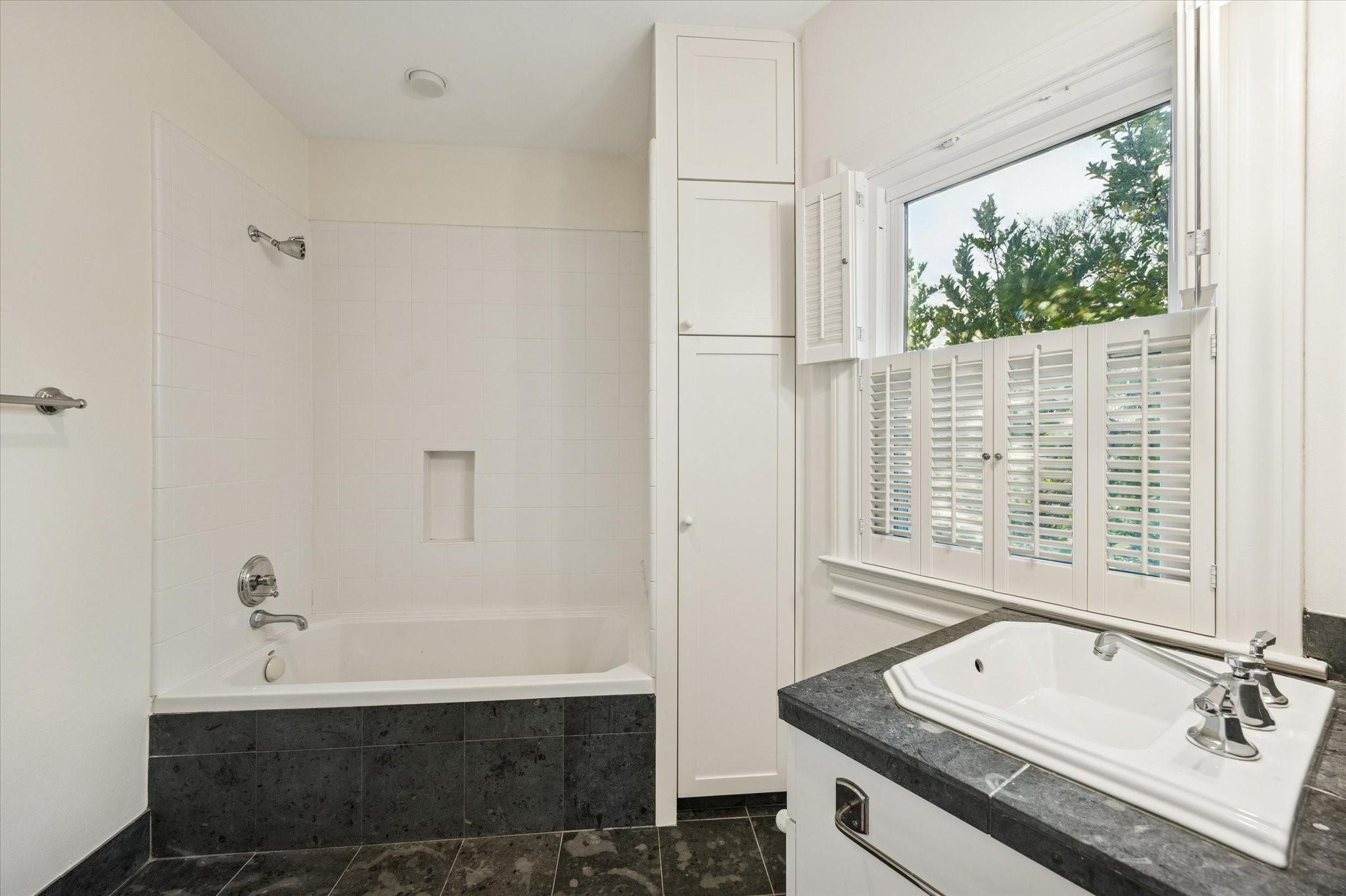 2305 Blue Bonnet Boulevard