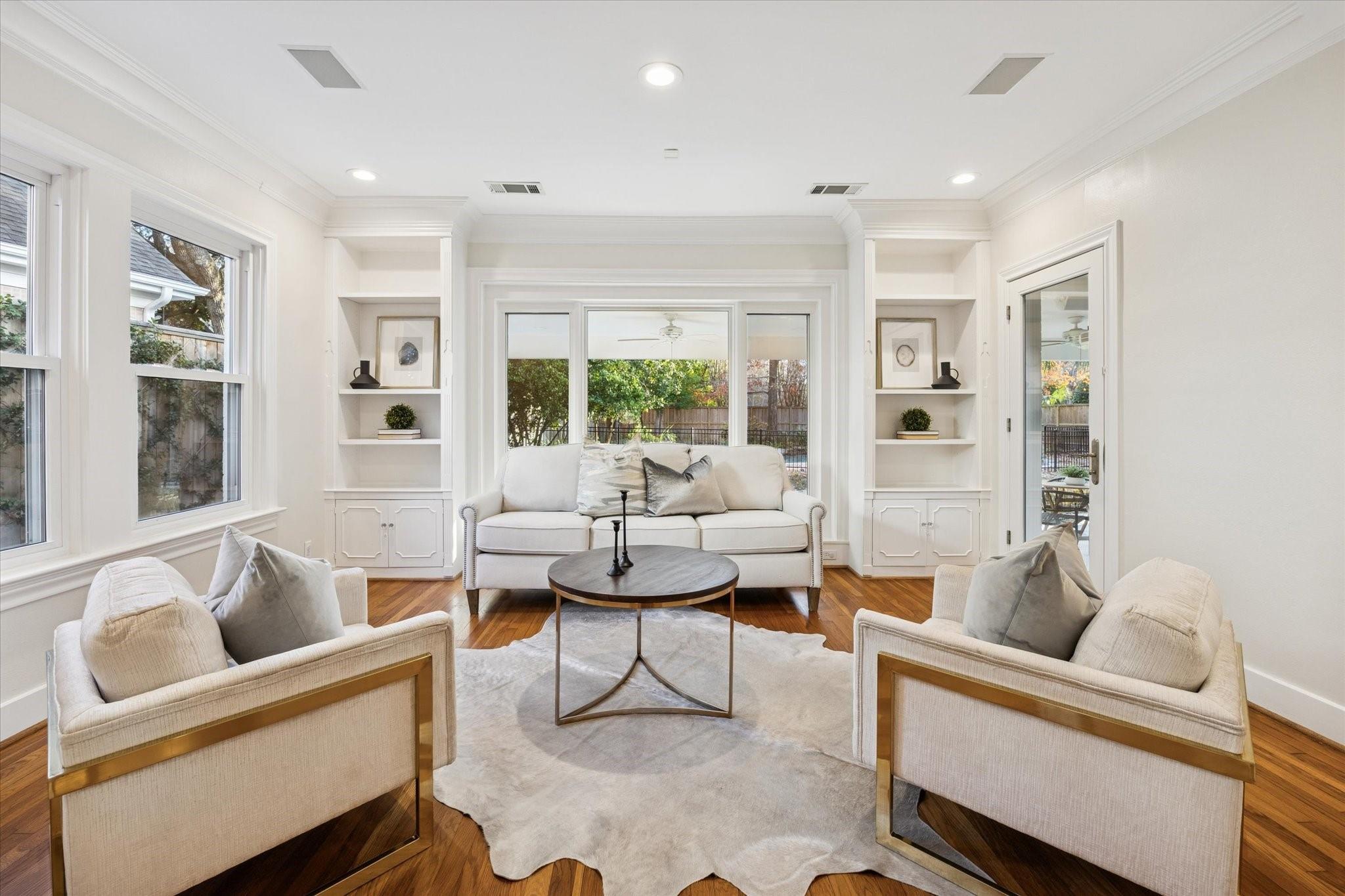 2305 Blue Bonnet Boulevard