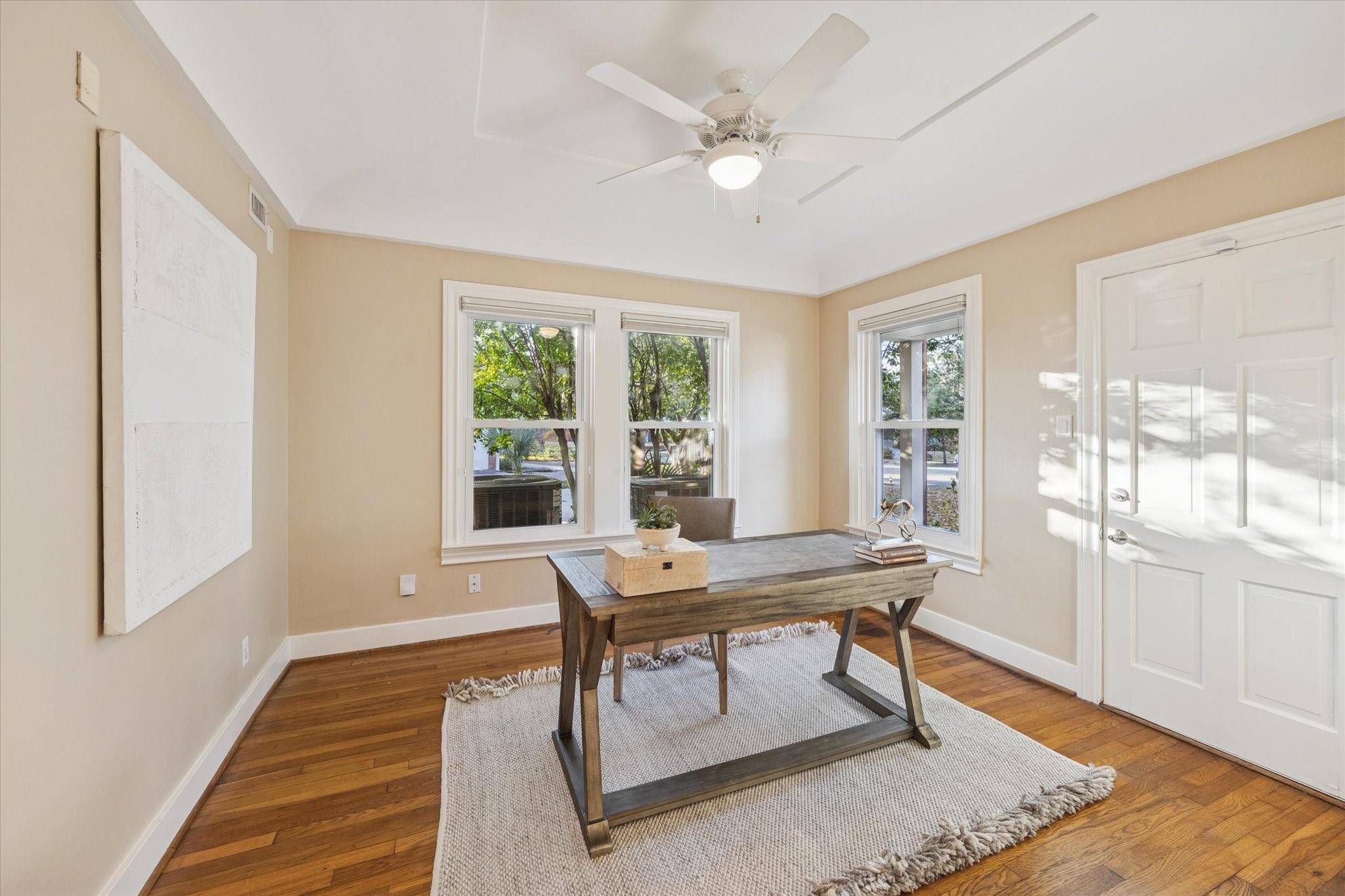 2305 Blue Bonnet Boulevard