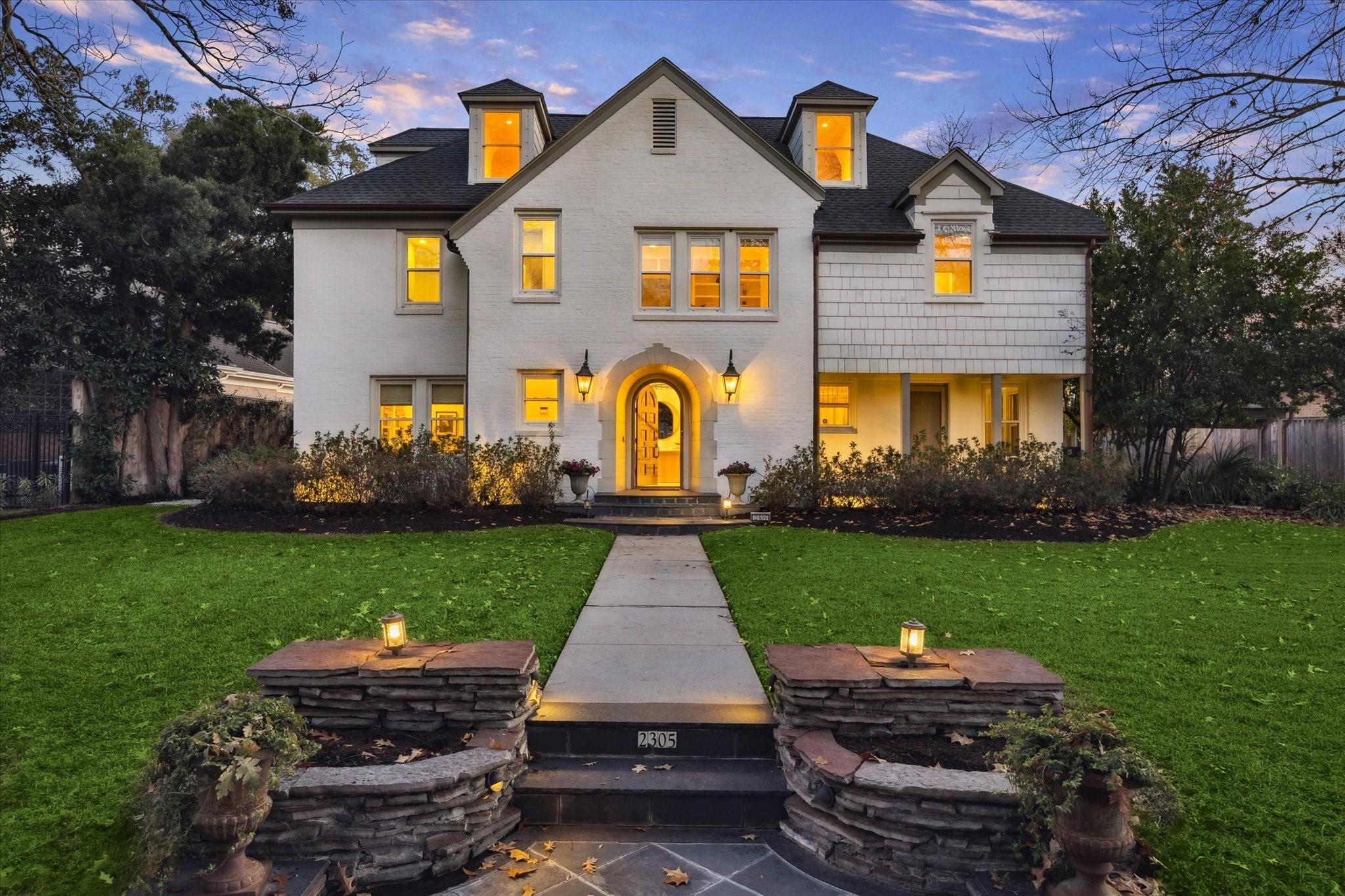 2305 Blue Bonnet Boulevard