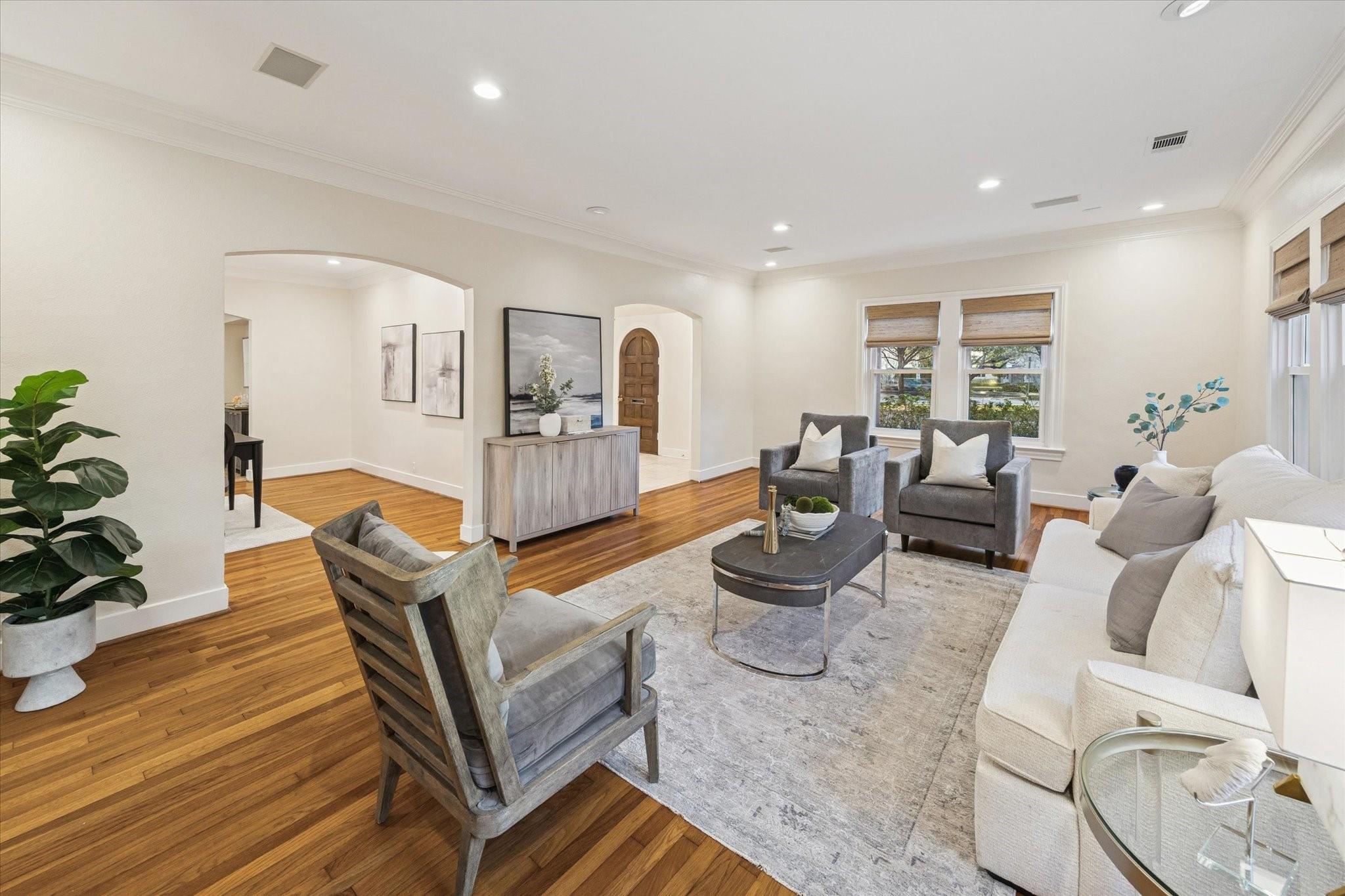 2305 Blue Bonnet Boulevard