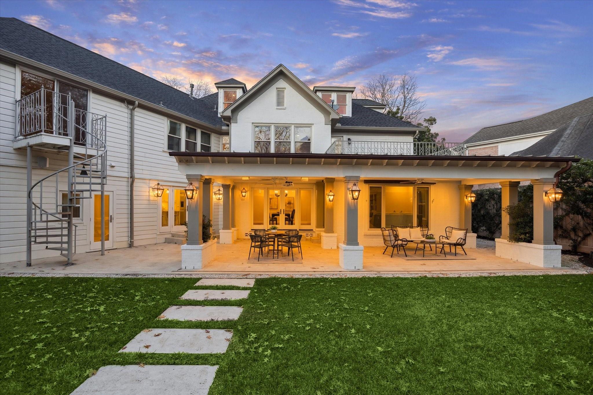 2305 Blue Bonnet Boulevard