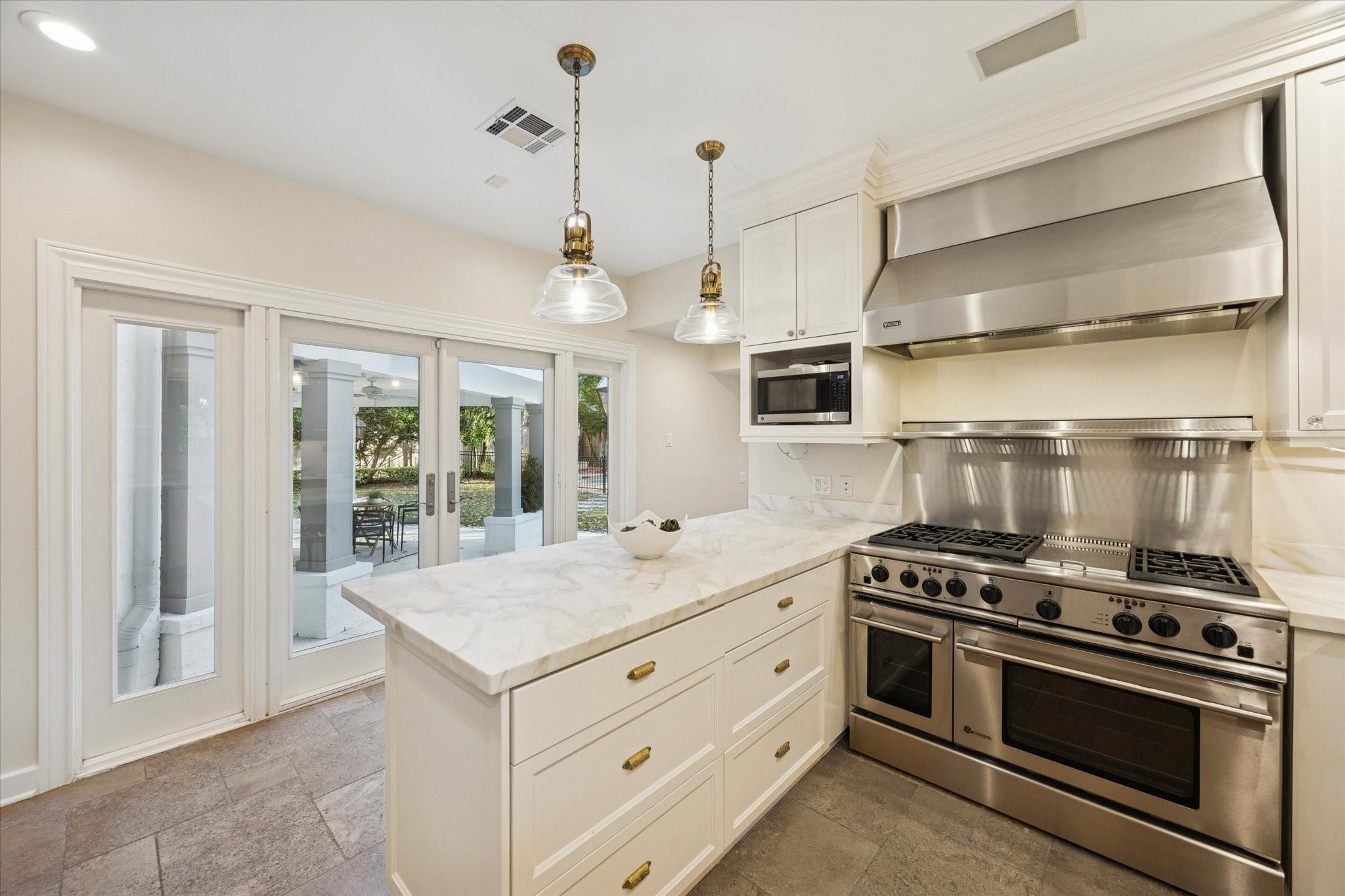 2305 Blue Bonnet Boulevard