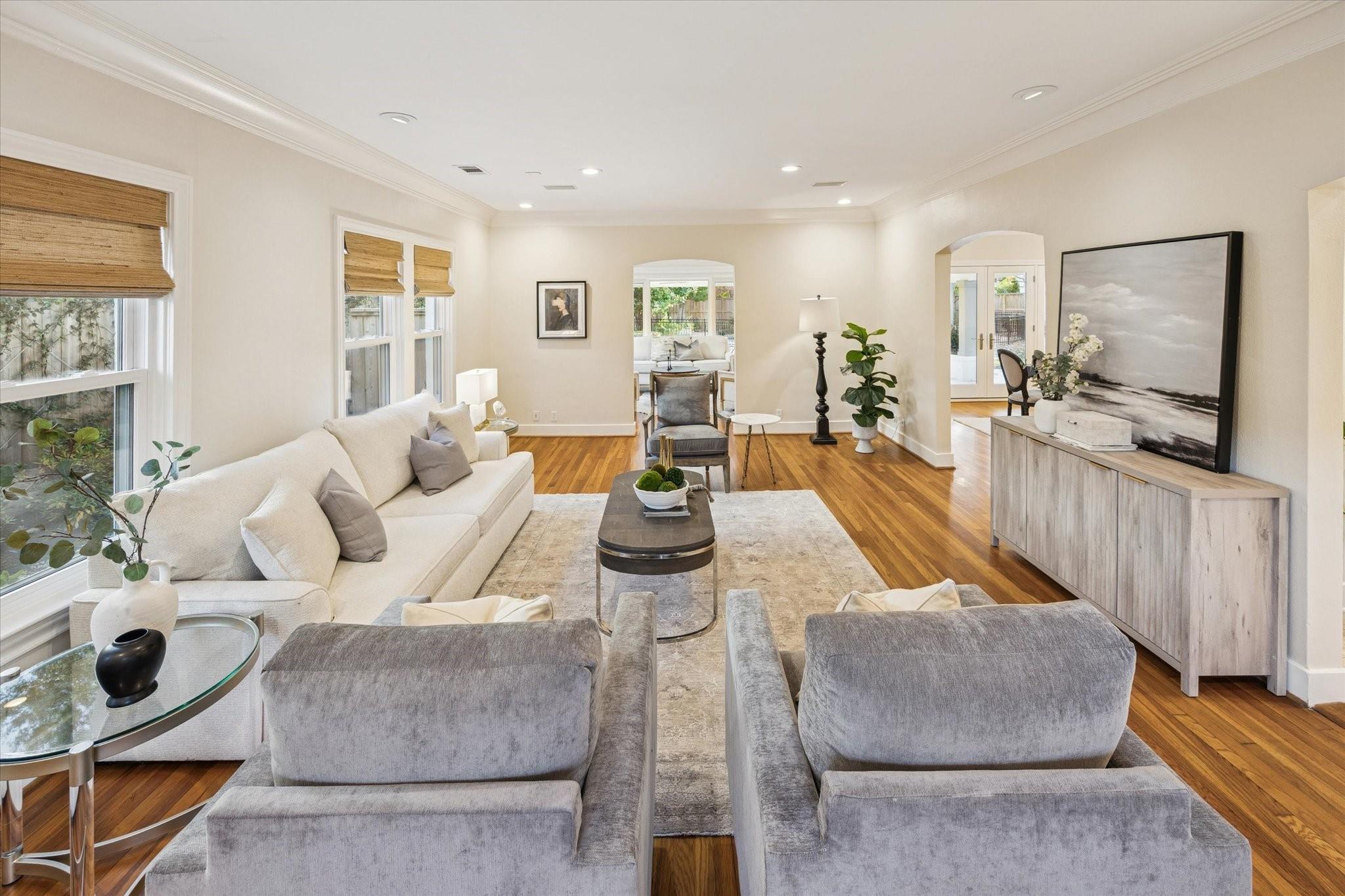 2305 Blue Bonnet Boulevard