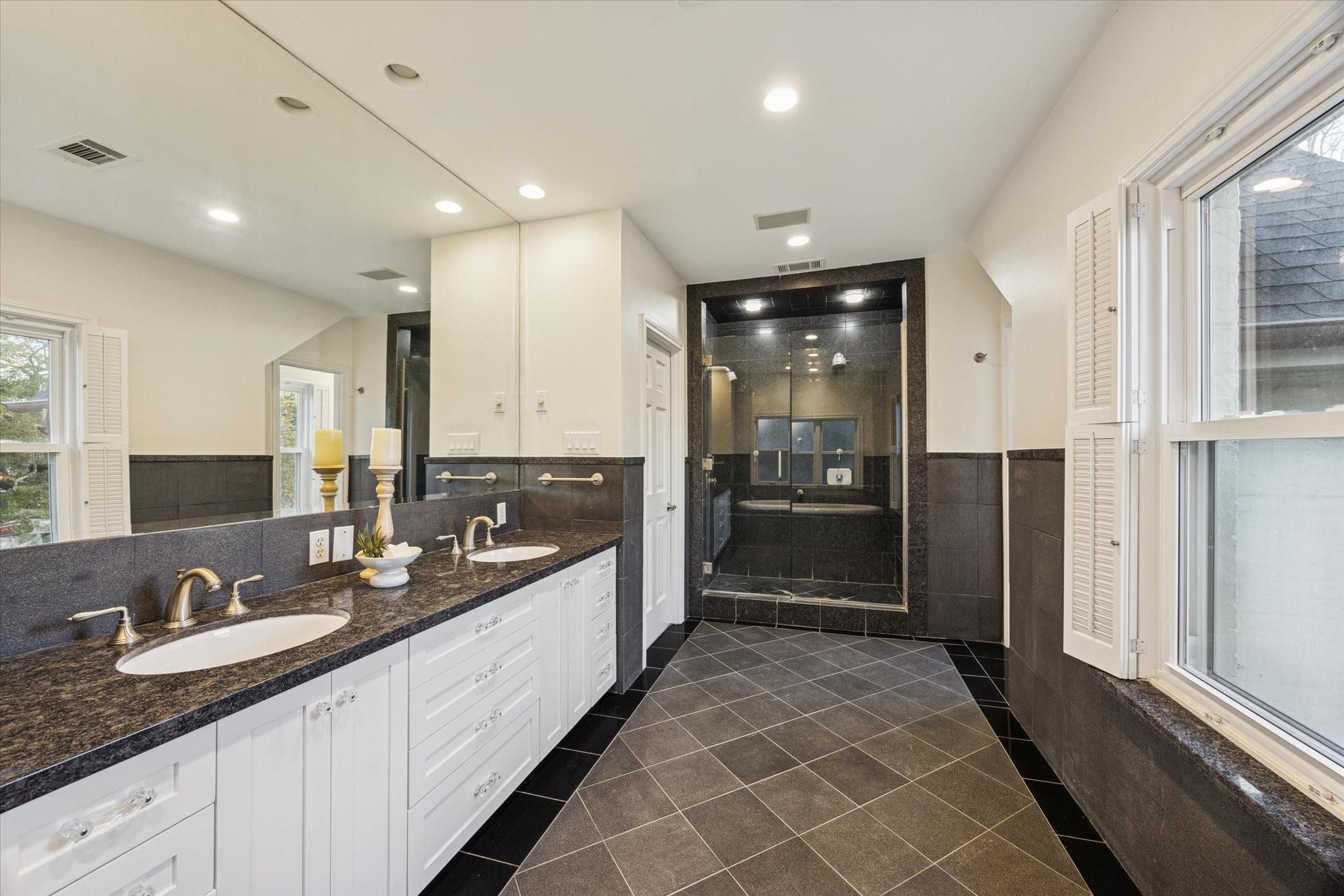 2305 Blue Bonnet Boulevard