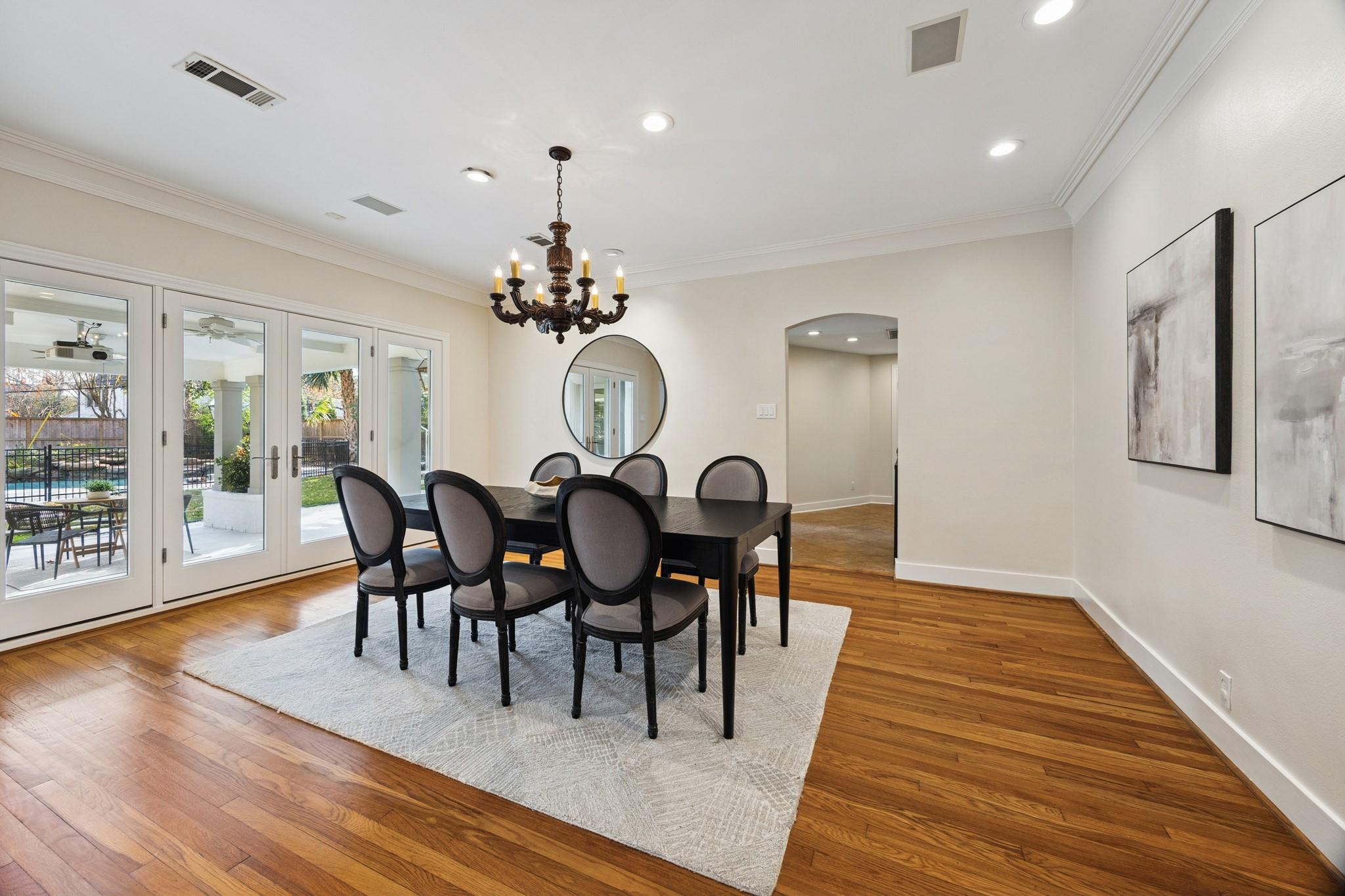 2305 Blue Bonnet Boulevard