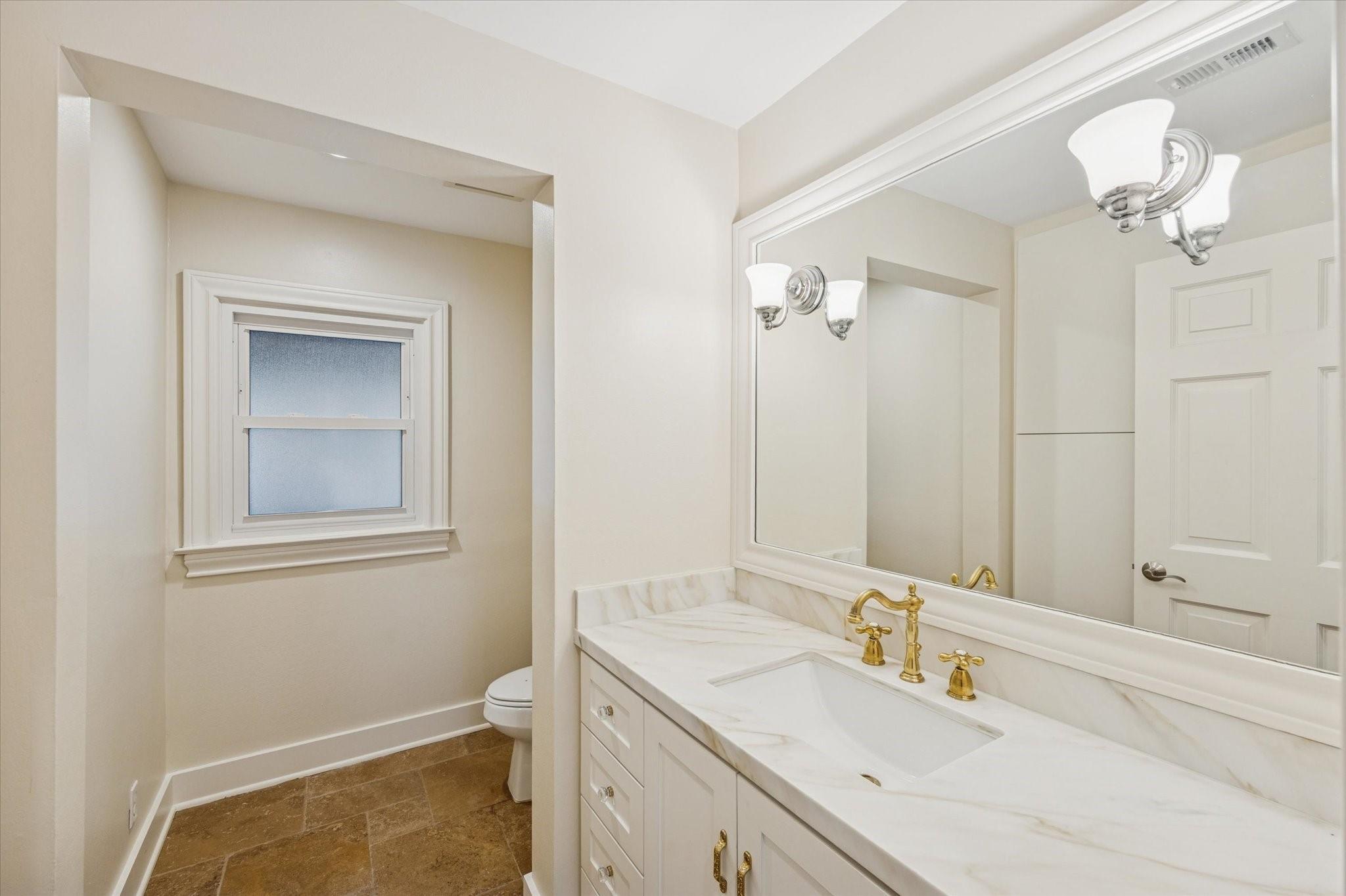 2305 Blue Bonnet Boulevard