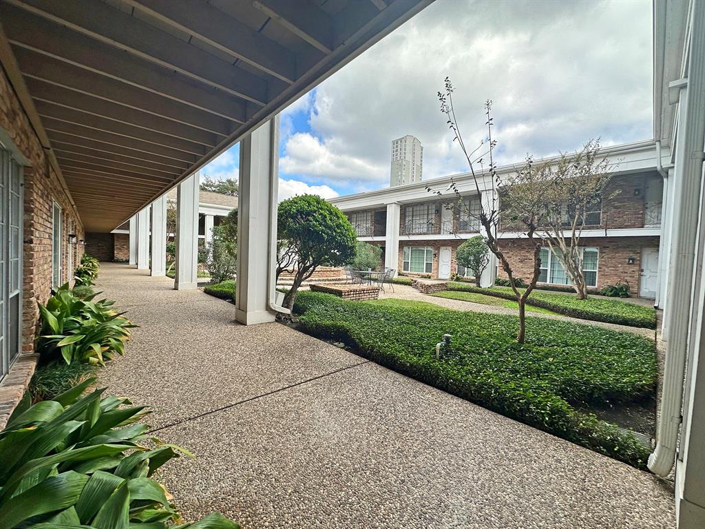 5343 Richmond Avenue # 11