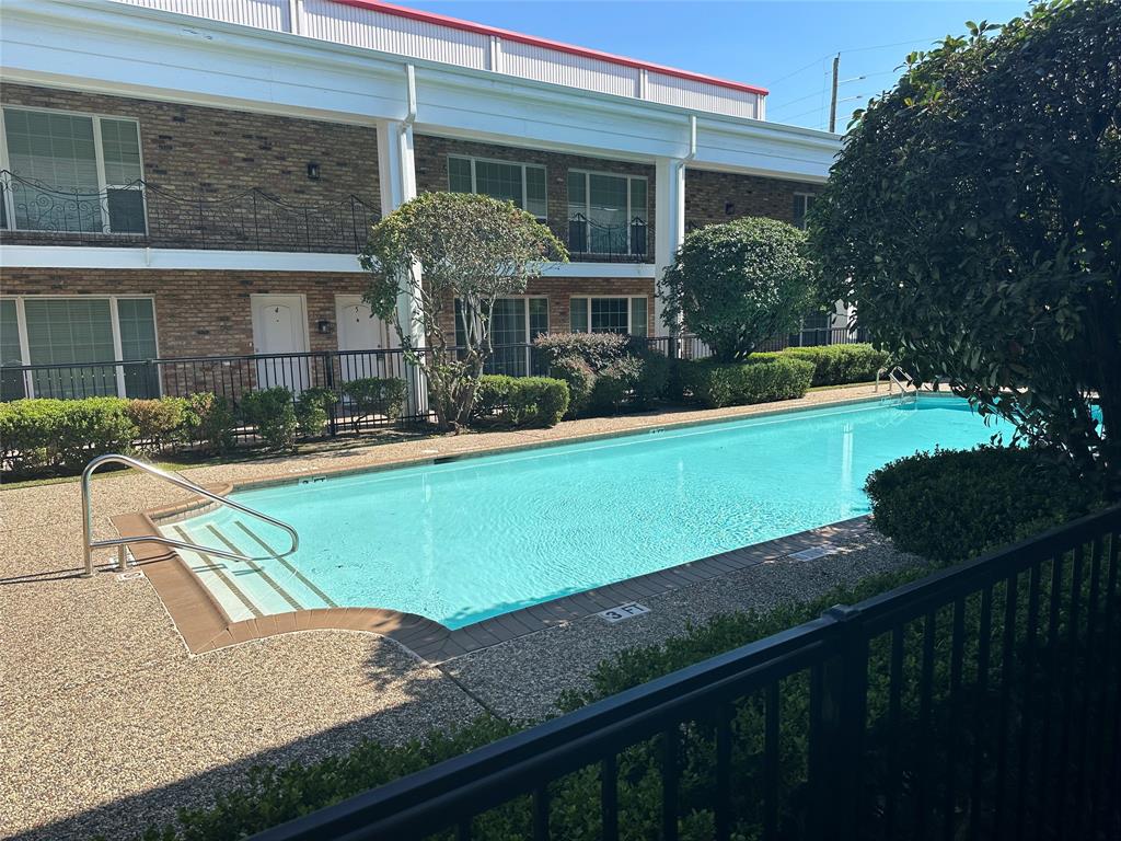5343 Richmond Avenue # 11