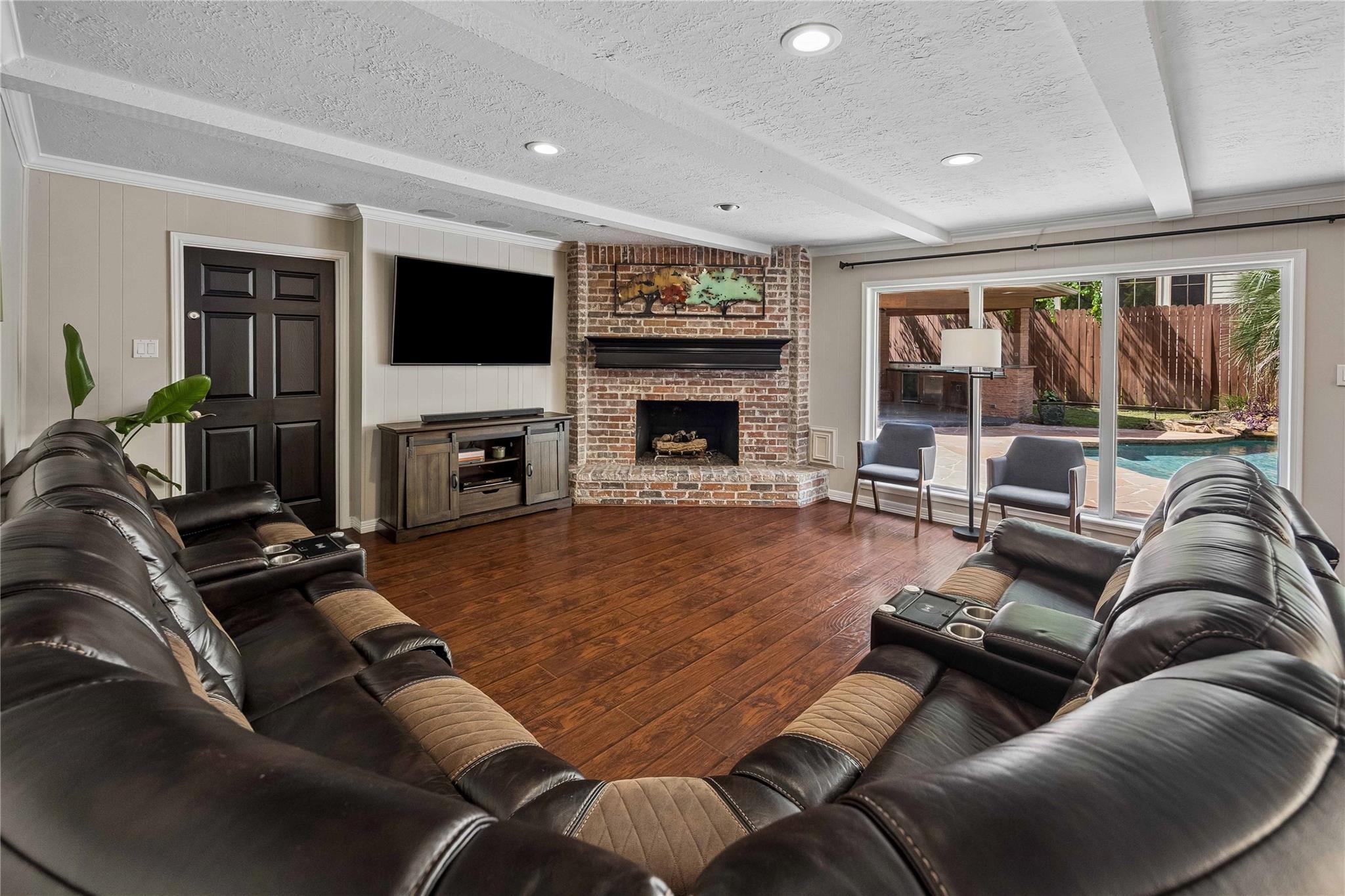 8106 Twining Oaks Lane