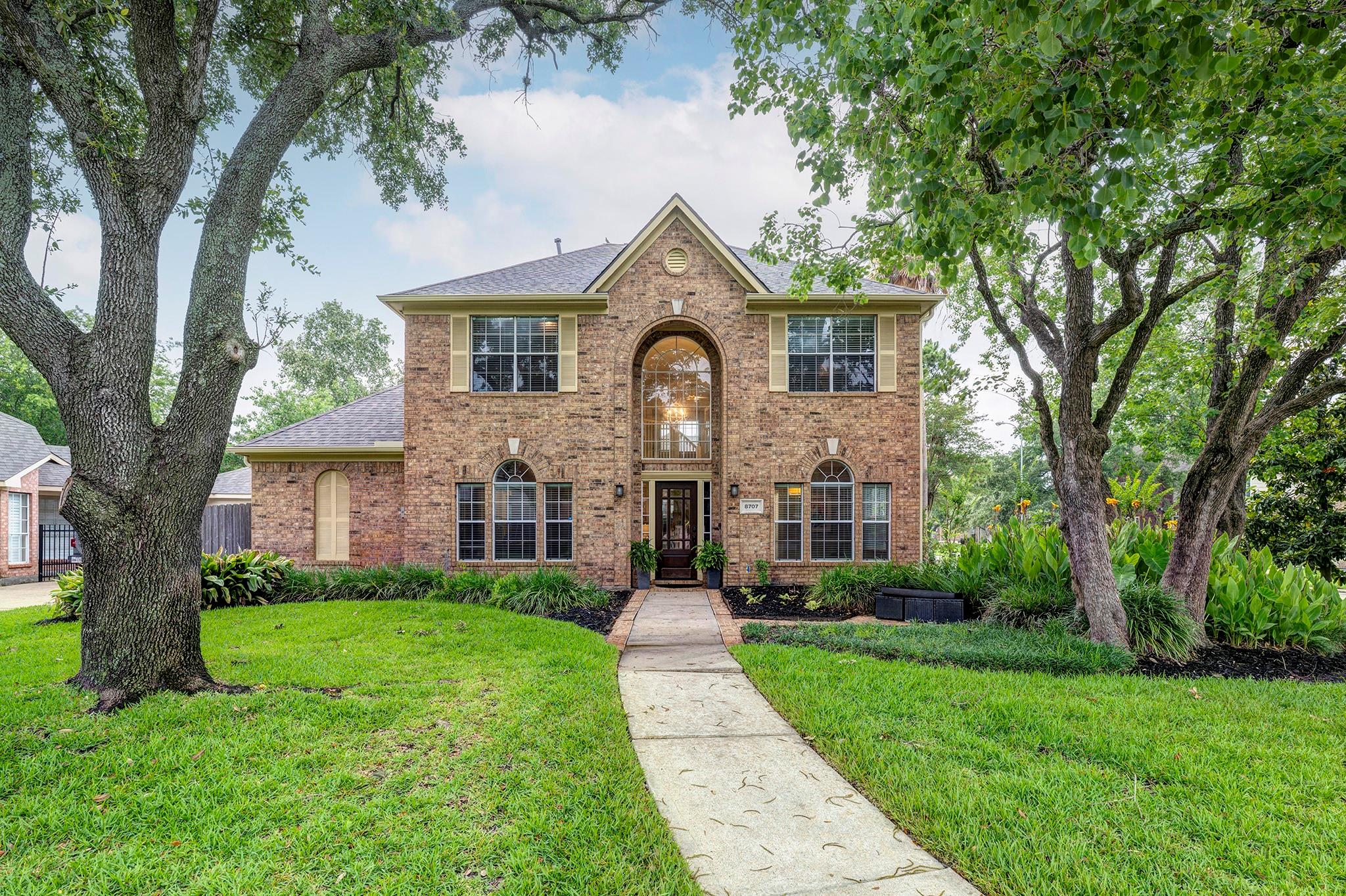 8707 Bexar Drive