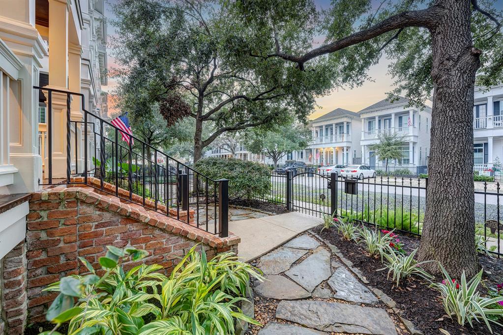522 W 23rd Street