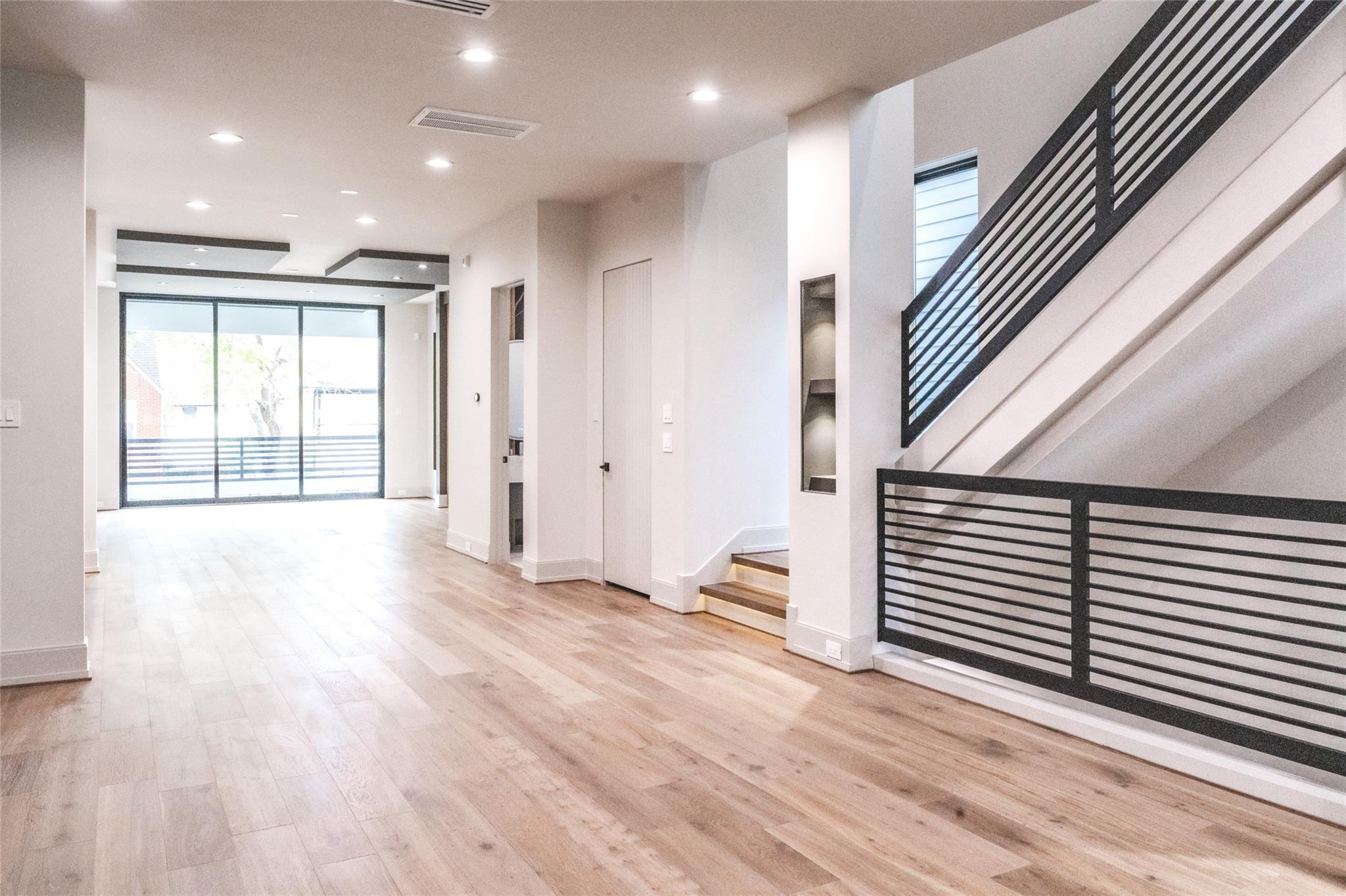 411 W Saulnier Street