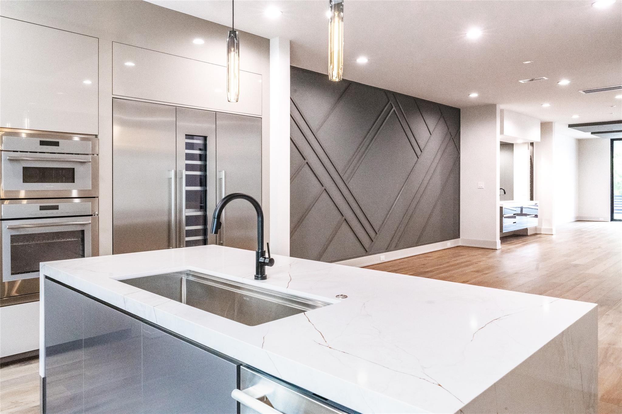 411 W Saulnier Street