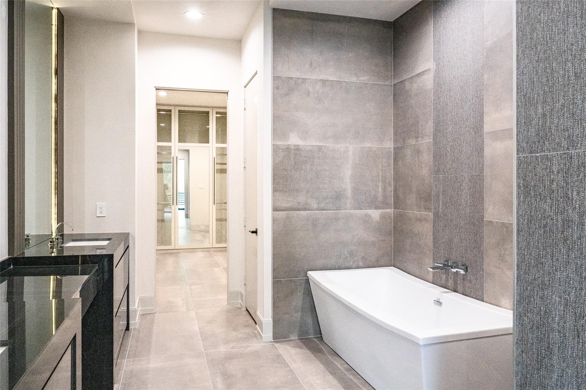 411 W Saulnier Street