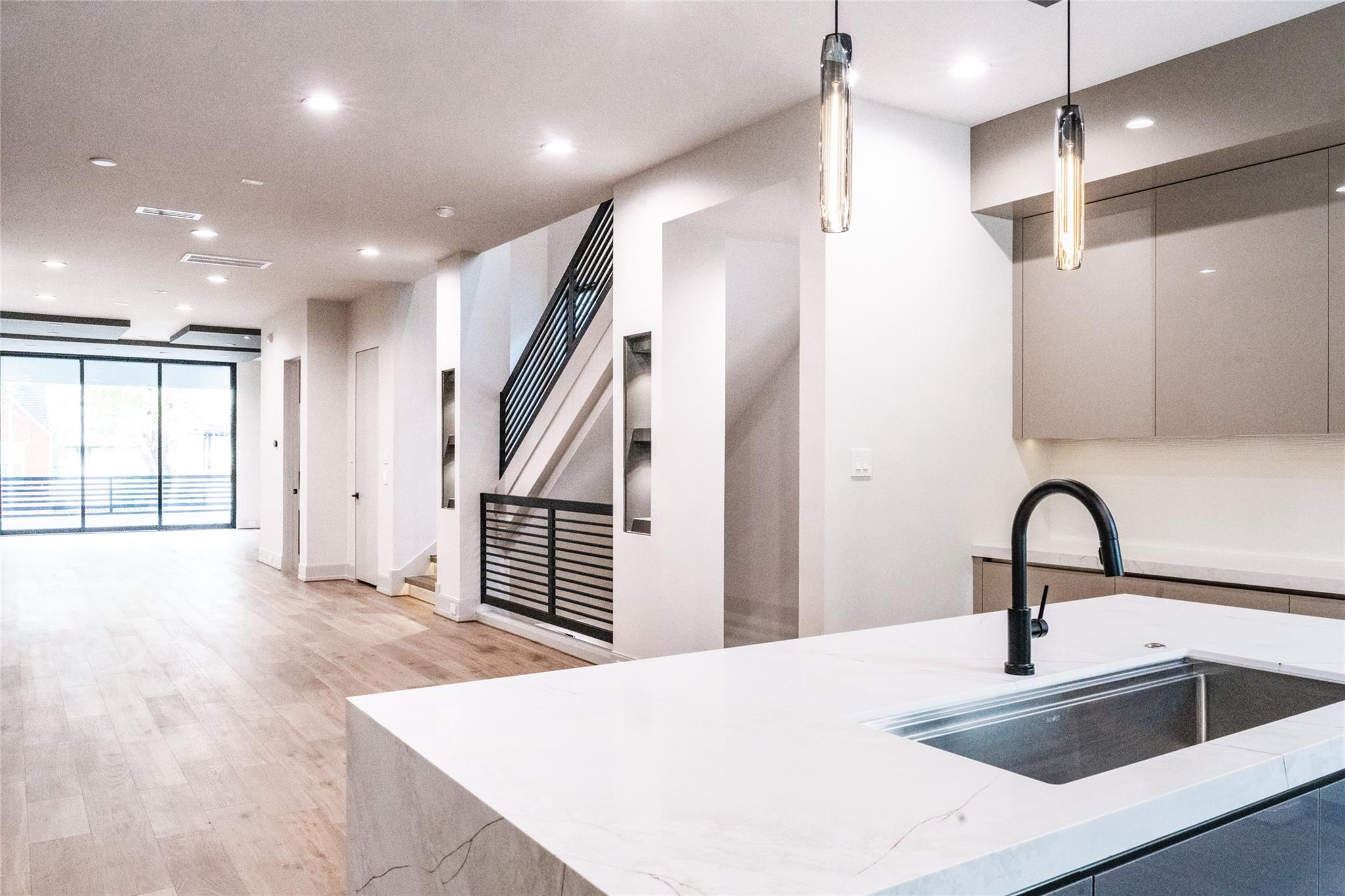 411 W Saulnier Street