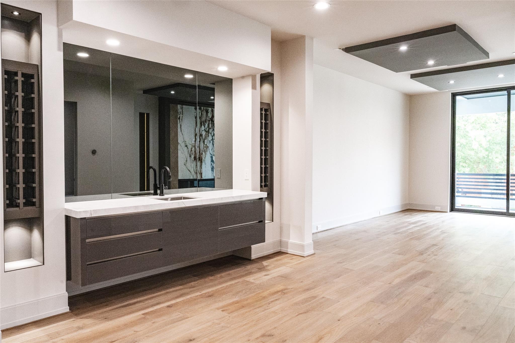 411 W Saulnier Street
