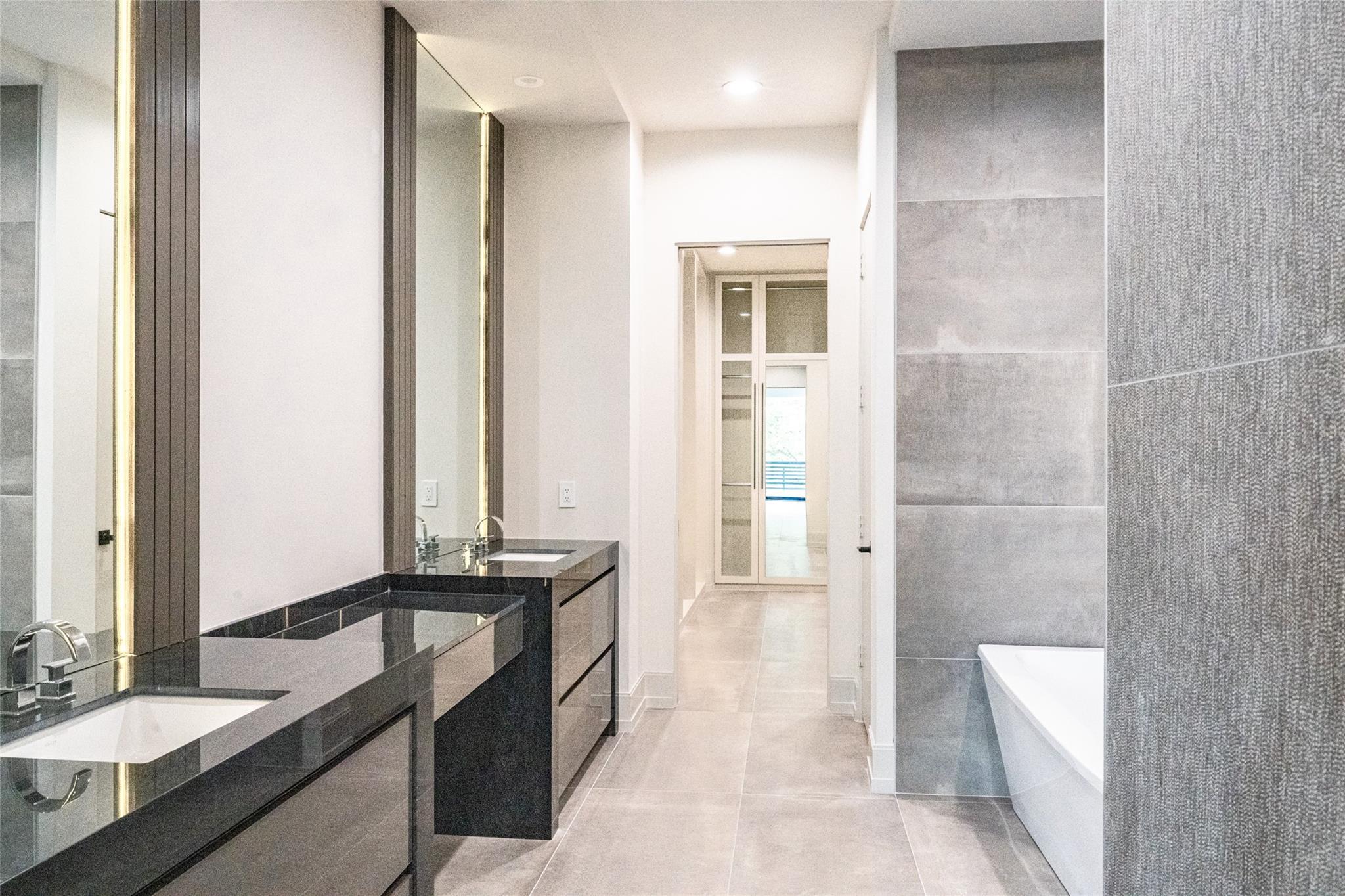 411 W Saulnier Street