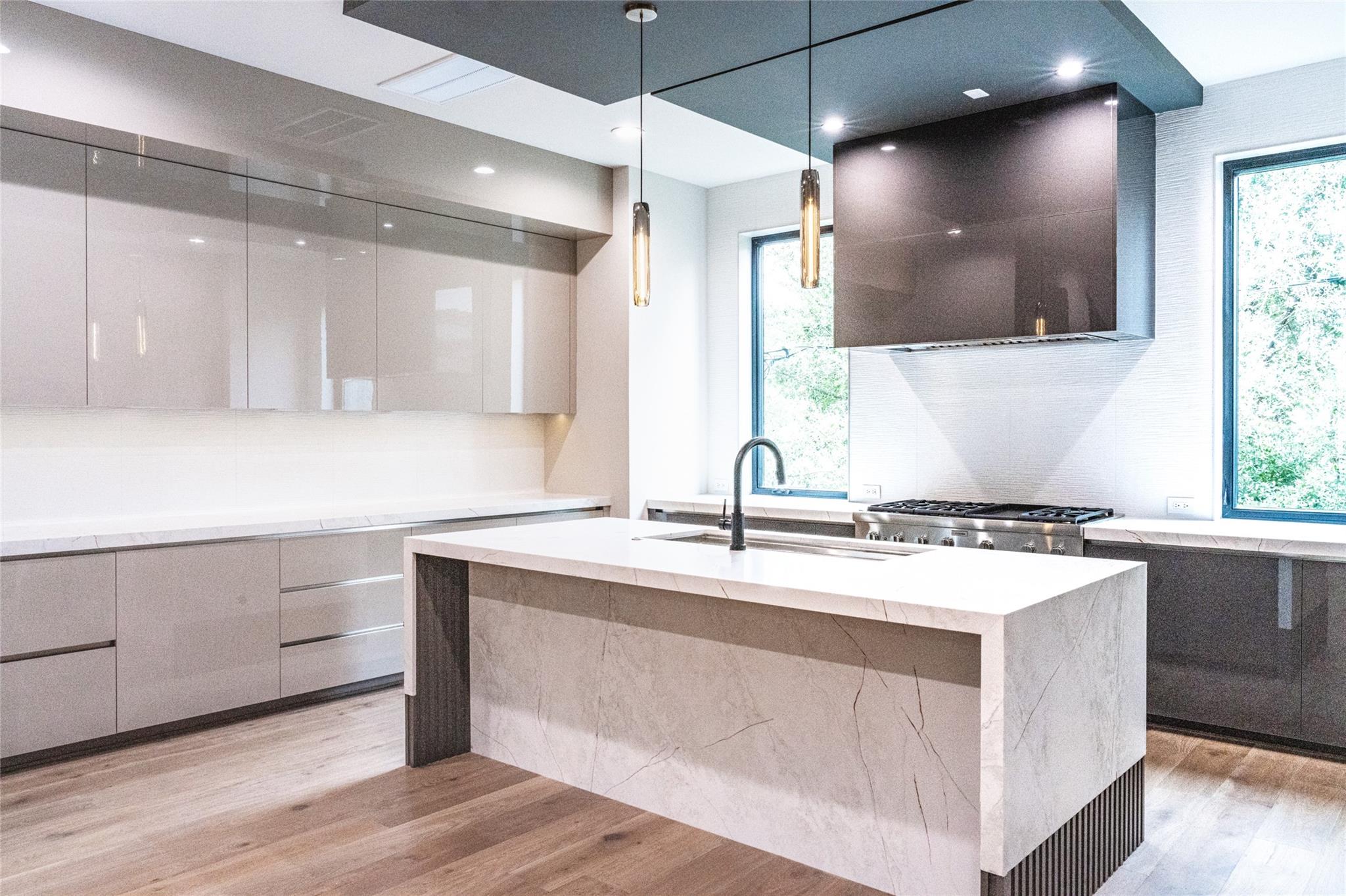 411 W Saulnier Street