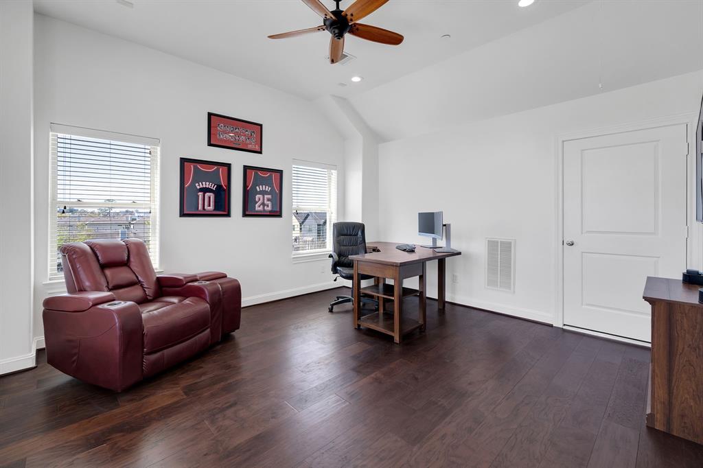 1249 W 22nd Street