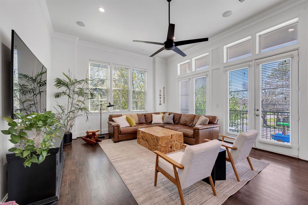 1249 W 22nd Street