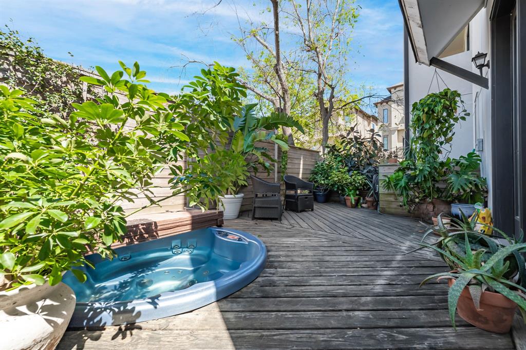 1249 W 22nd Street