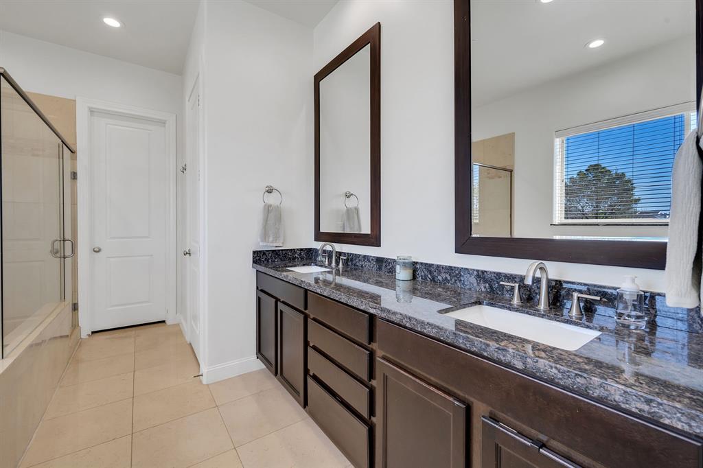 1249 W 22nd Street