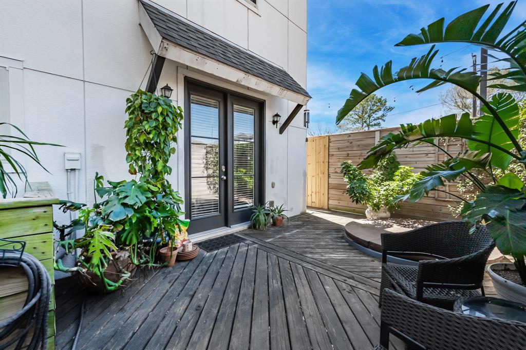 1249 W 22nd Street