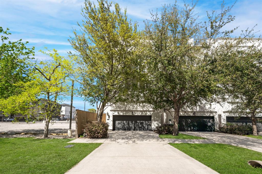 1249 W 22nd Street