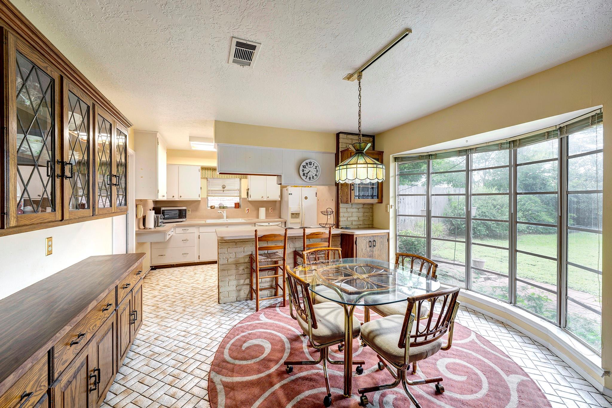 5922 Willowbend Boulevard