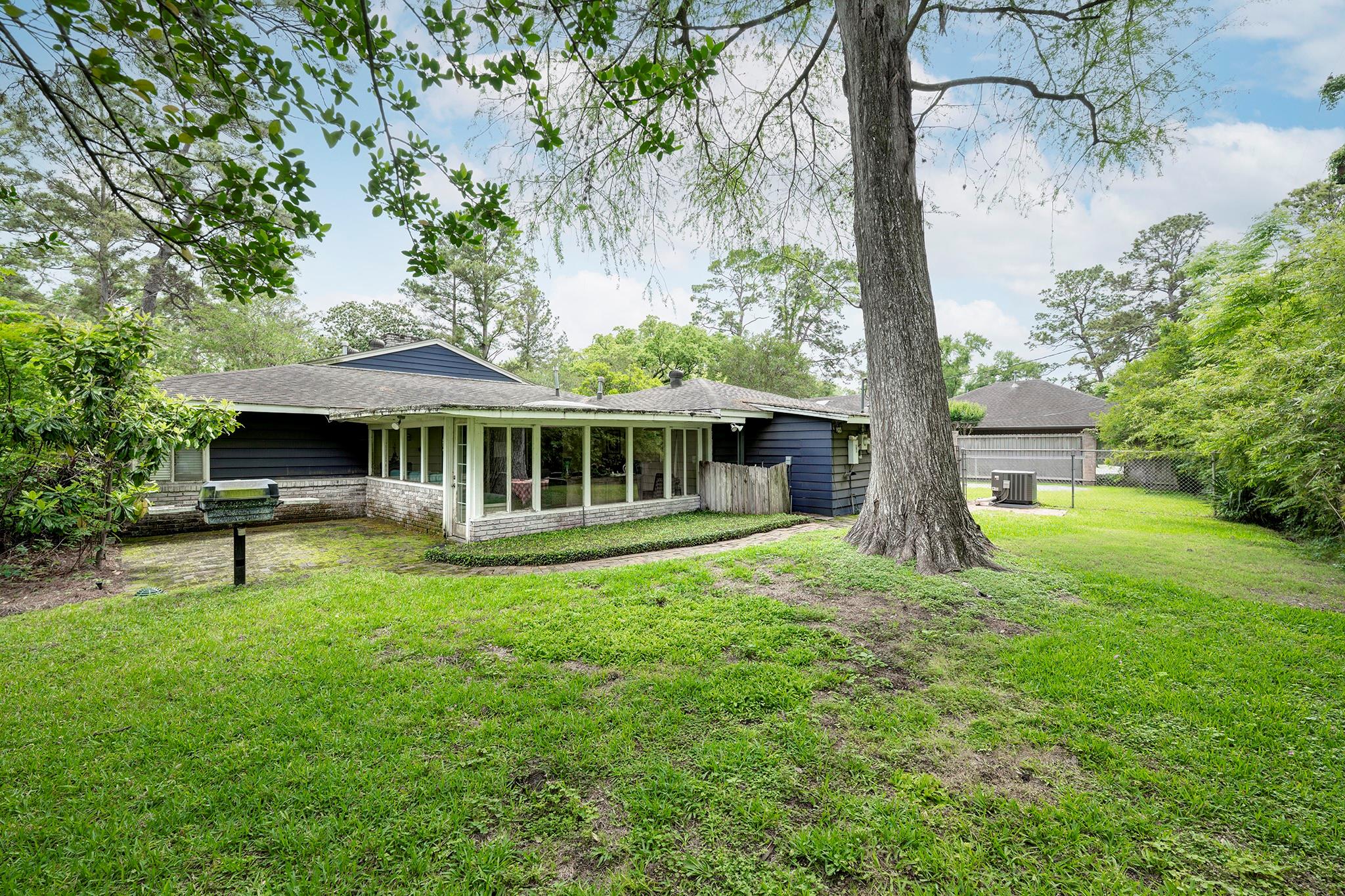 713 W Creekside Drive