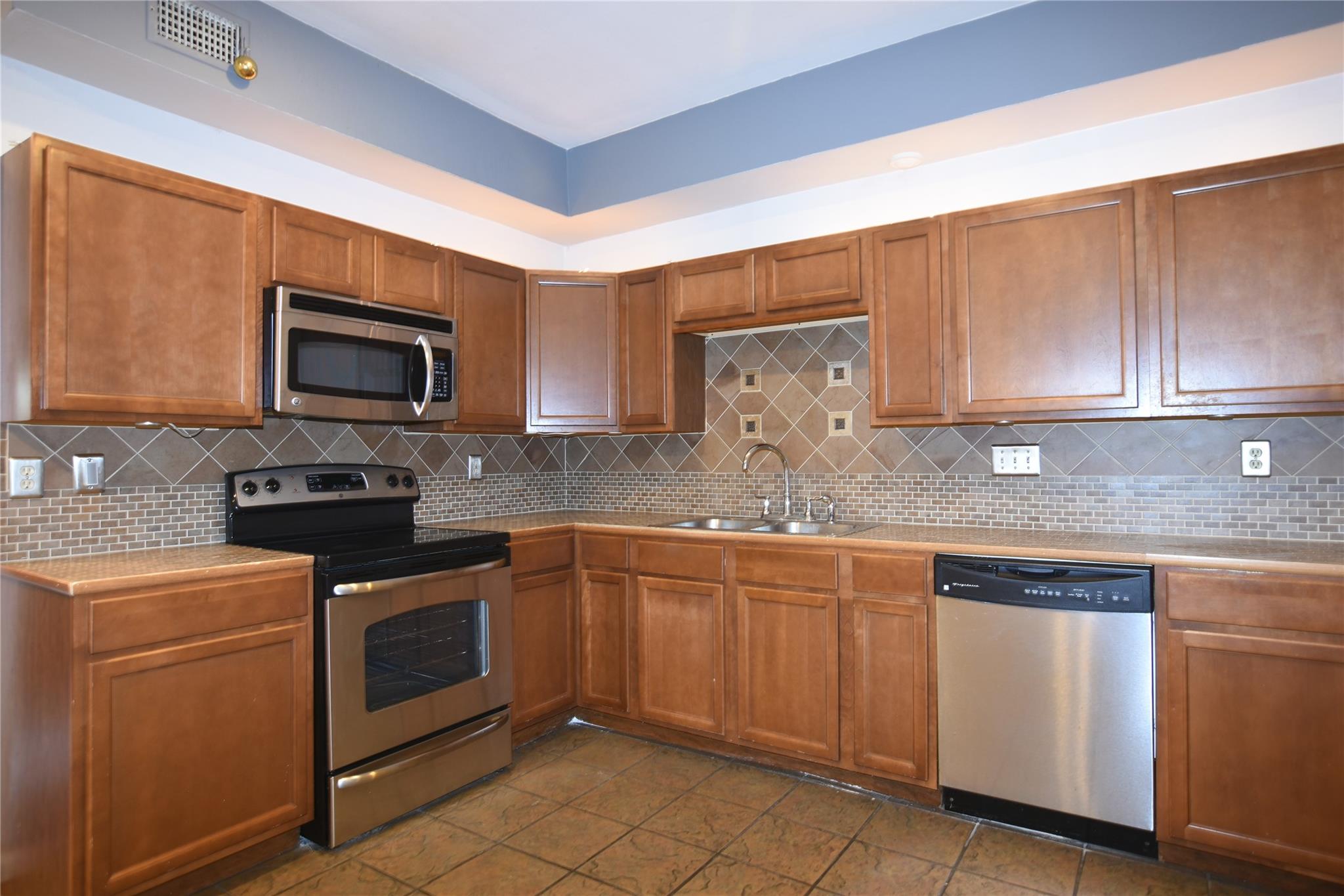 940 Wycliffe Drive # 2