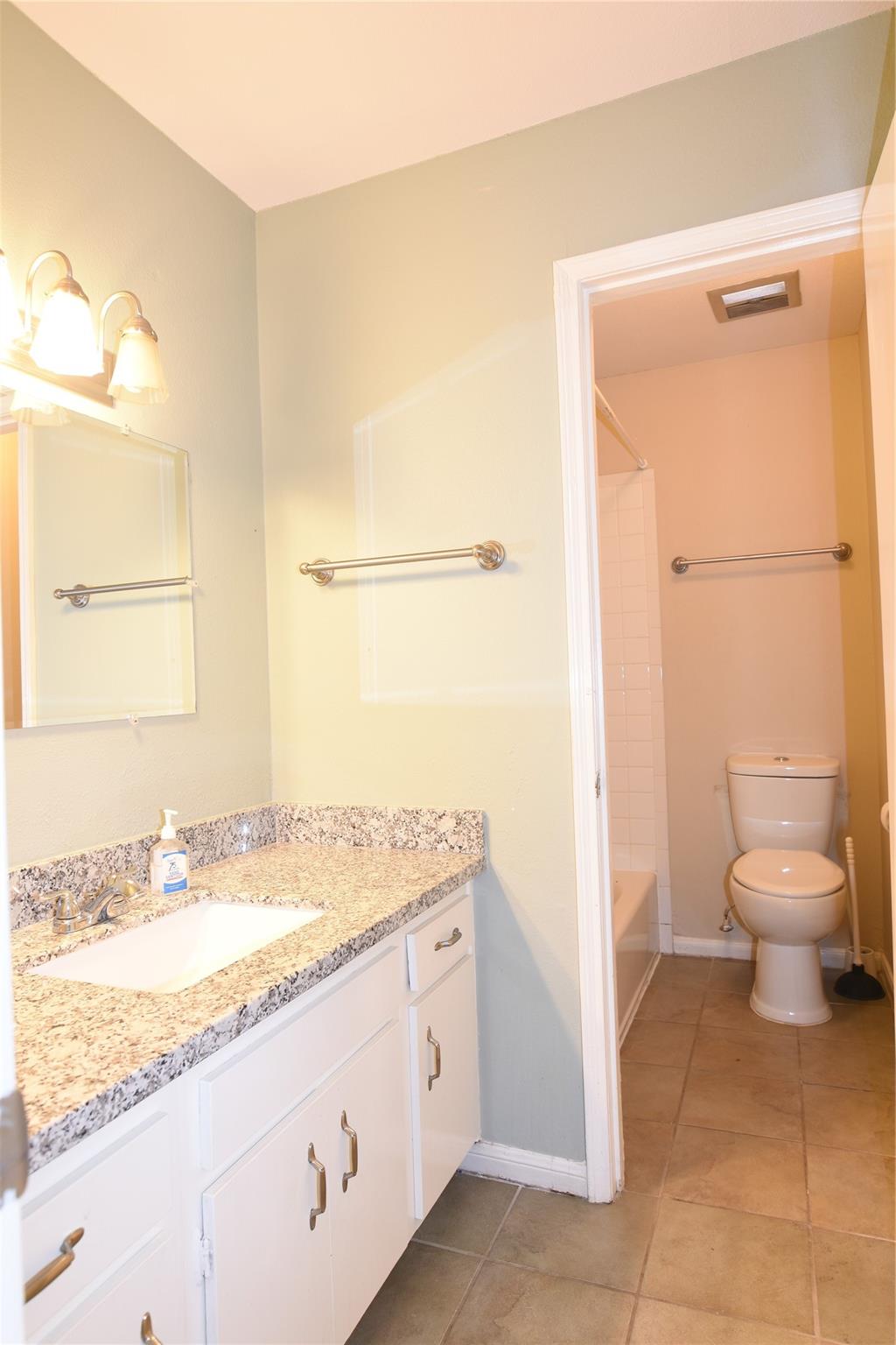 940 Wycliffe Drive # 2
