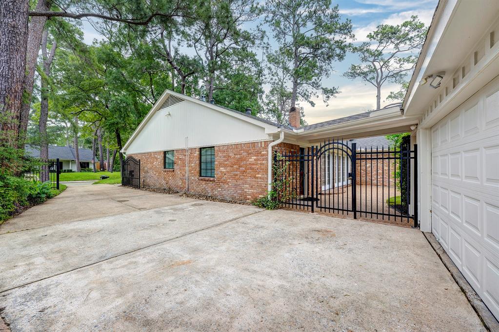 10011 Holly Springs Drive