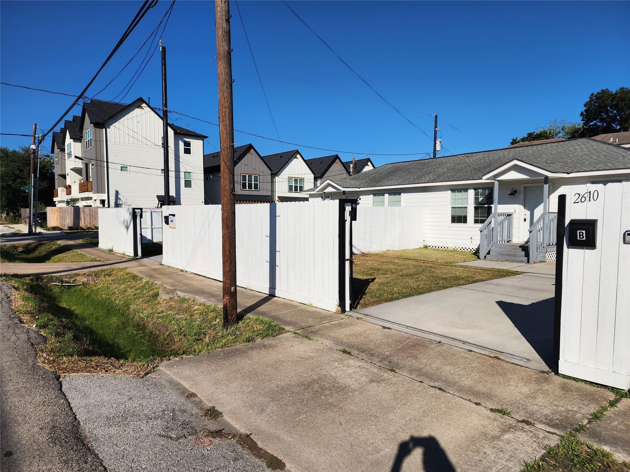 2610 Cochran Street # B Unit: A-B