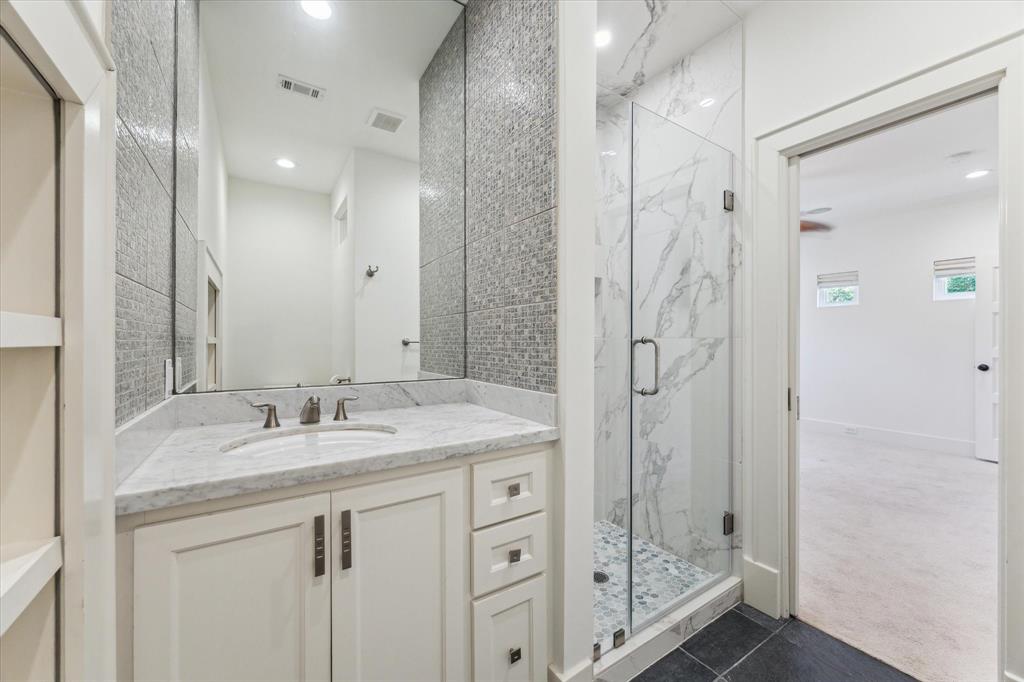 6216 Queenswood Lane