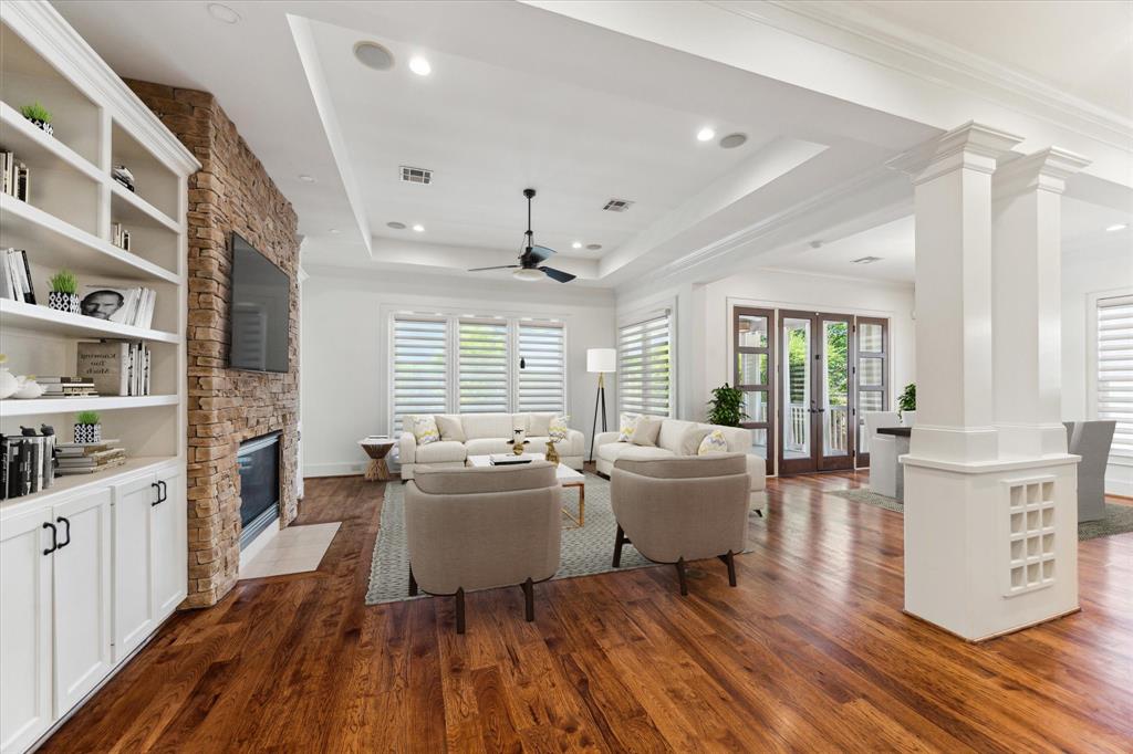 6216 Queenswood Lane