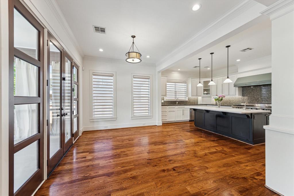 6216 Queenswood Lane
