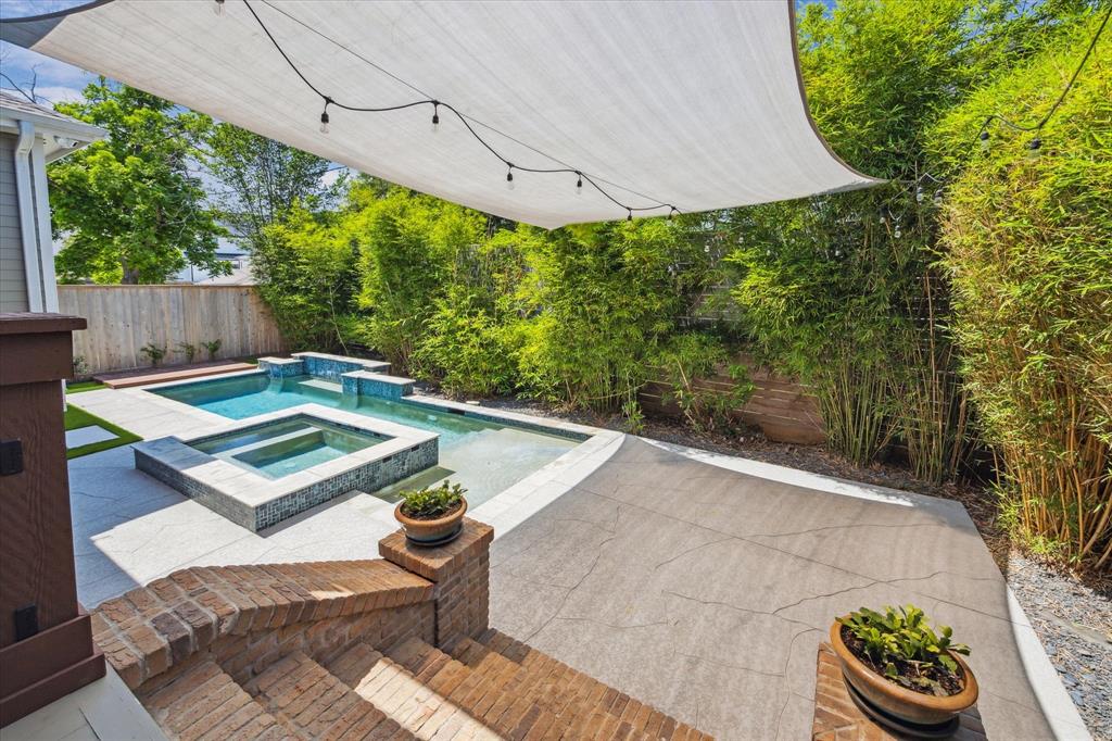 6216 Queenswood Lane